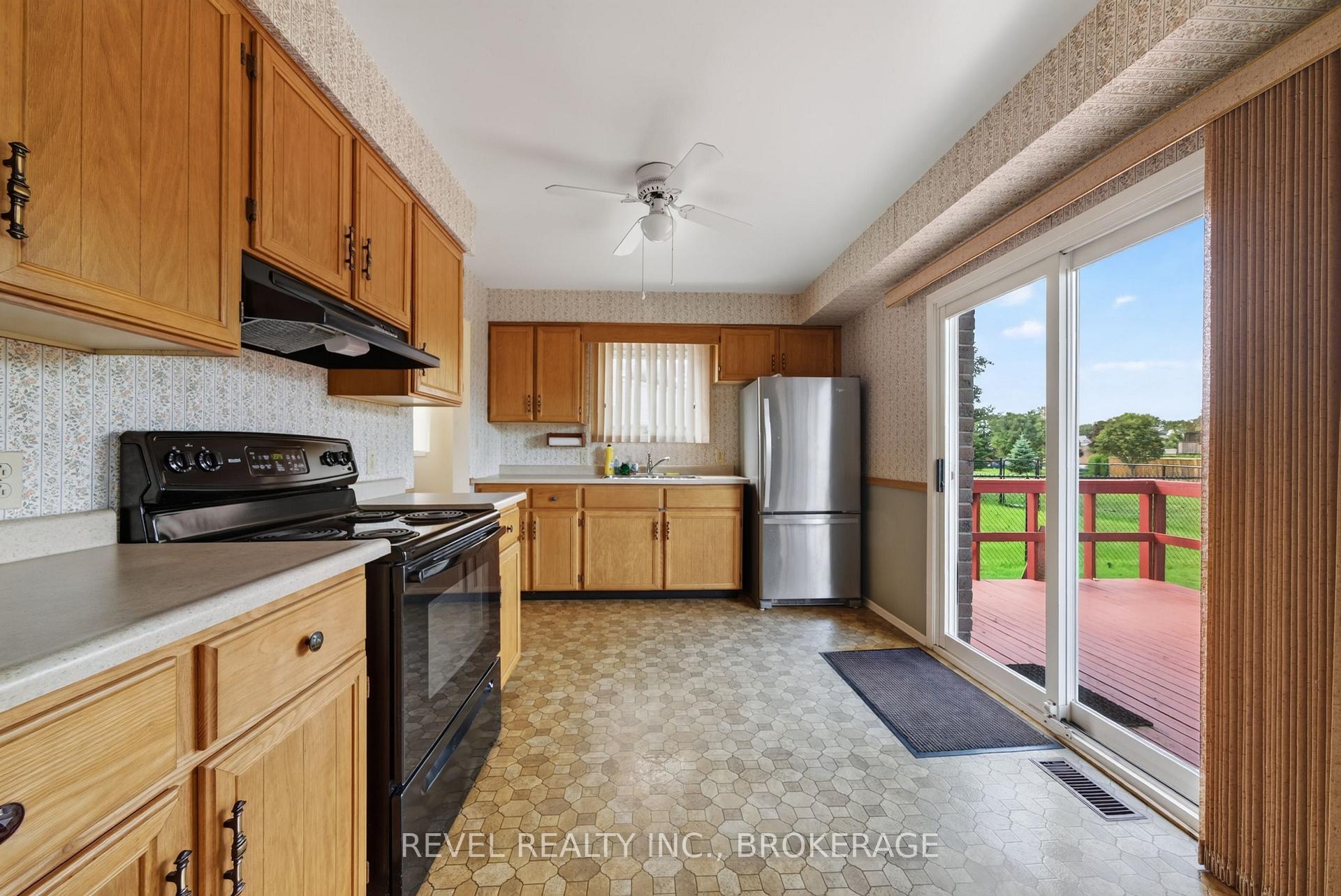 Photo 12 of 126 Grenadier Drive, Kingston, Kingston East (Incl Barret Crt) — HOMEH