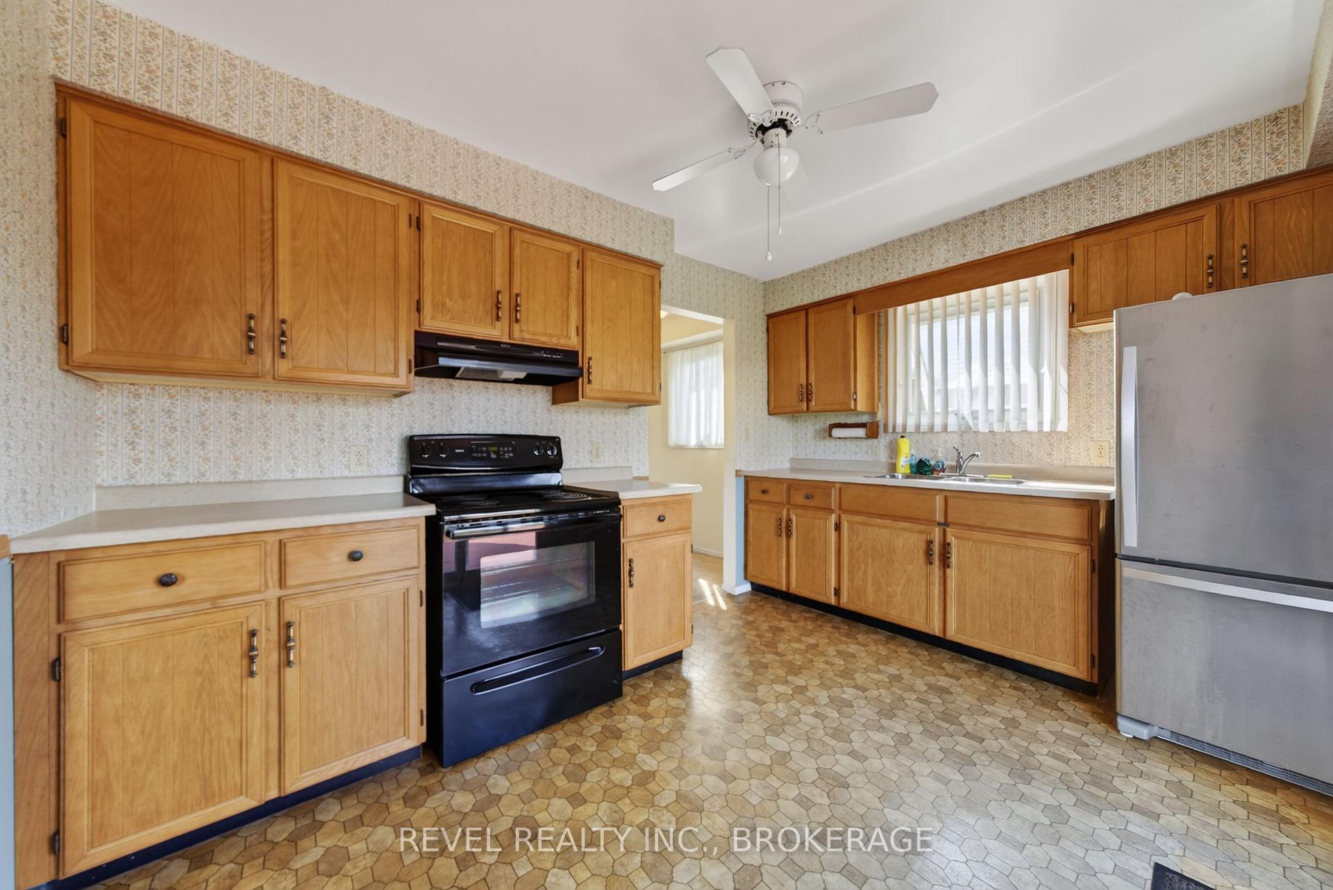 Photo 13 of 126 Grenadier Drive, Kingston, Kingston East (Incl Barret Crt) — HOMEH