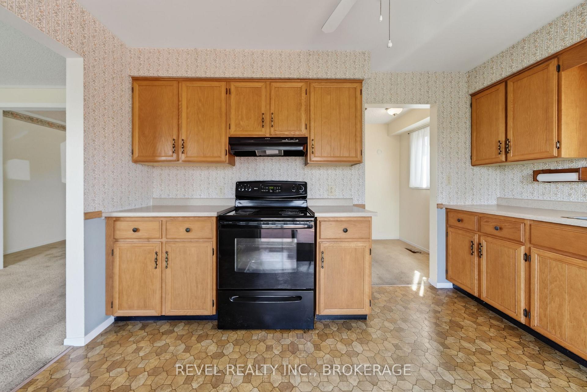 Photo 14 of 126 Grenadier Drive, Kingston, Kingston East (Incl Barret Crt) — HOMEH