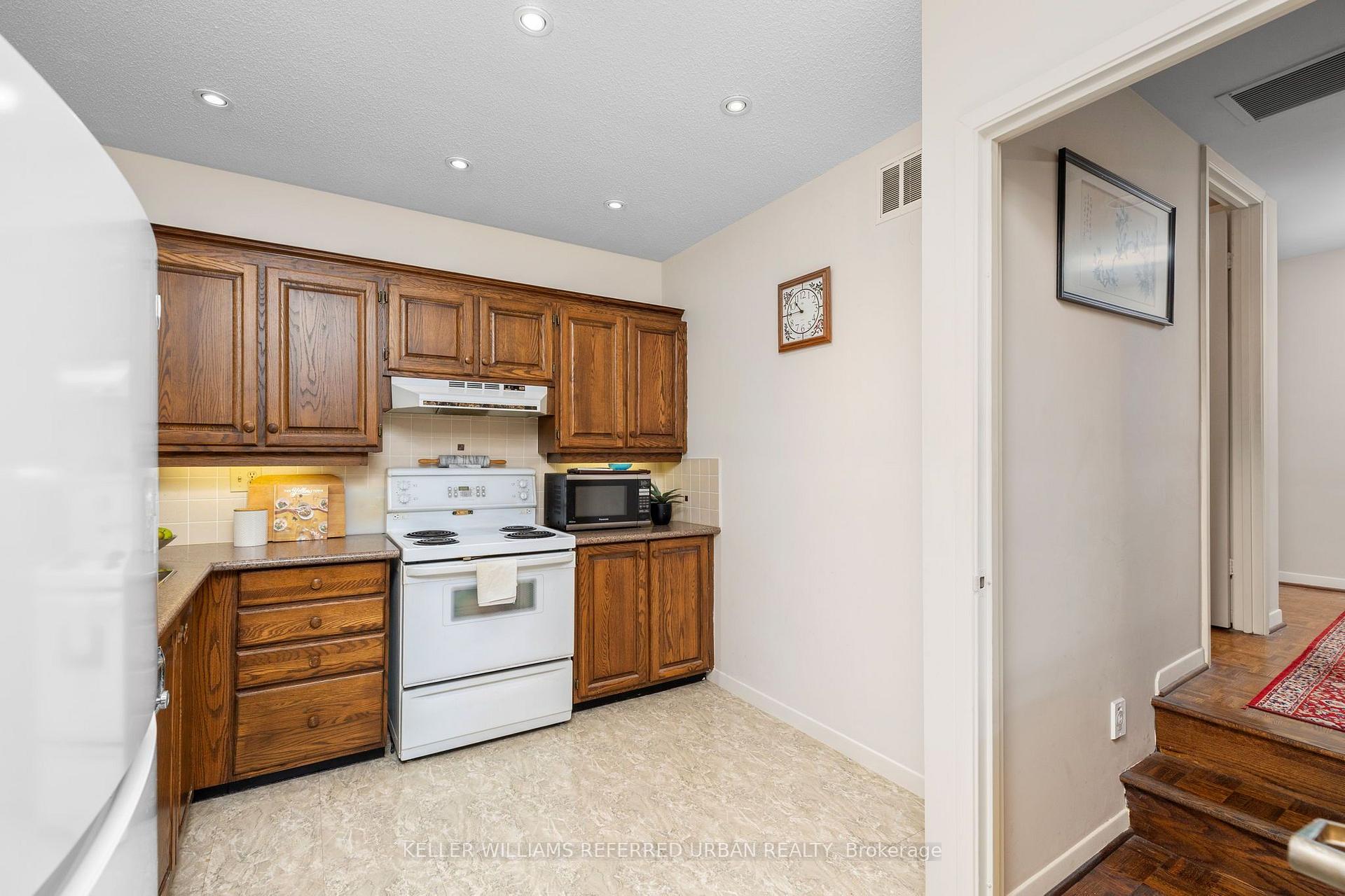 Photo 13 of Unit 321, 40 Oaklands Avenue, Toronto, Yonge-St. Clair — HOMEH