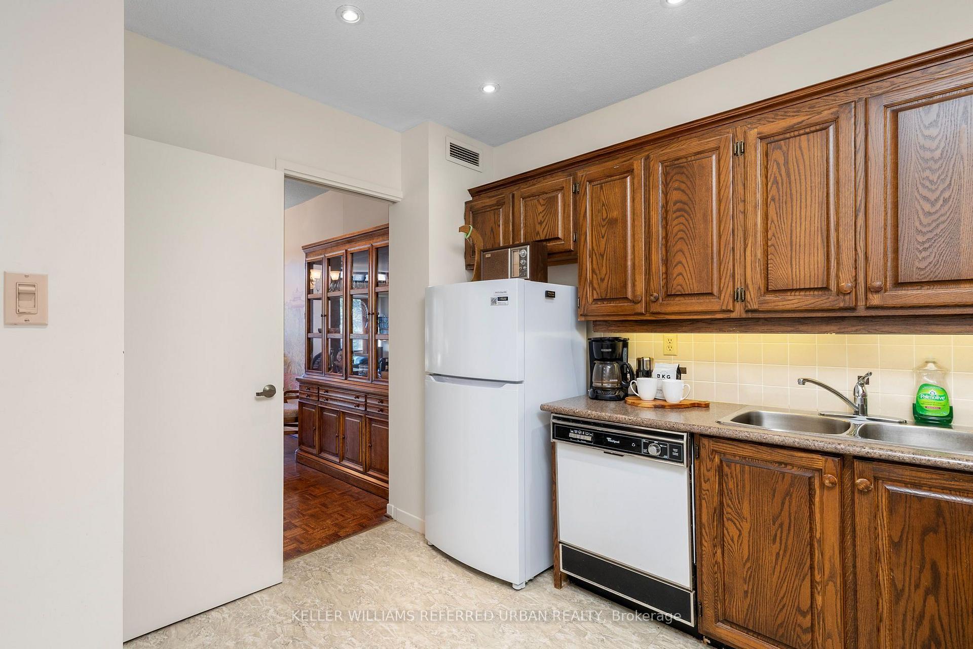 Photo 14 of Unit 321, 40 Oaklands Avenue, Toronto, Yonge-St. Clair — HOMEH
