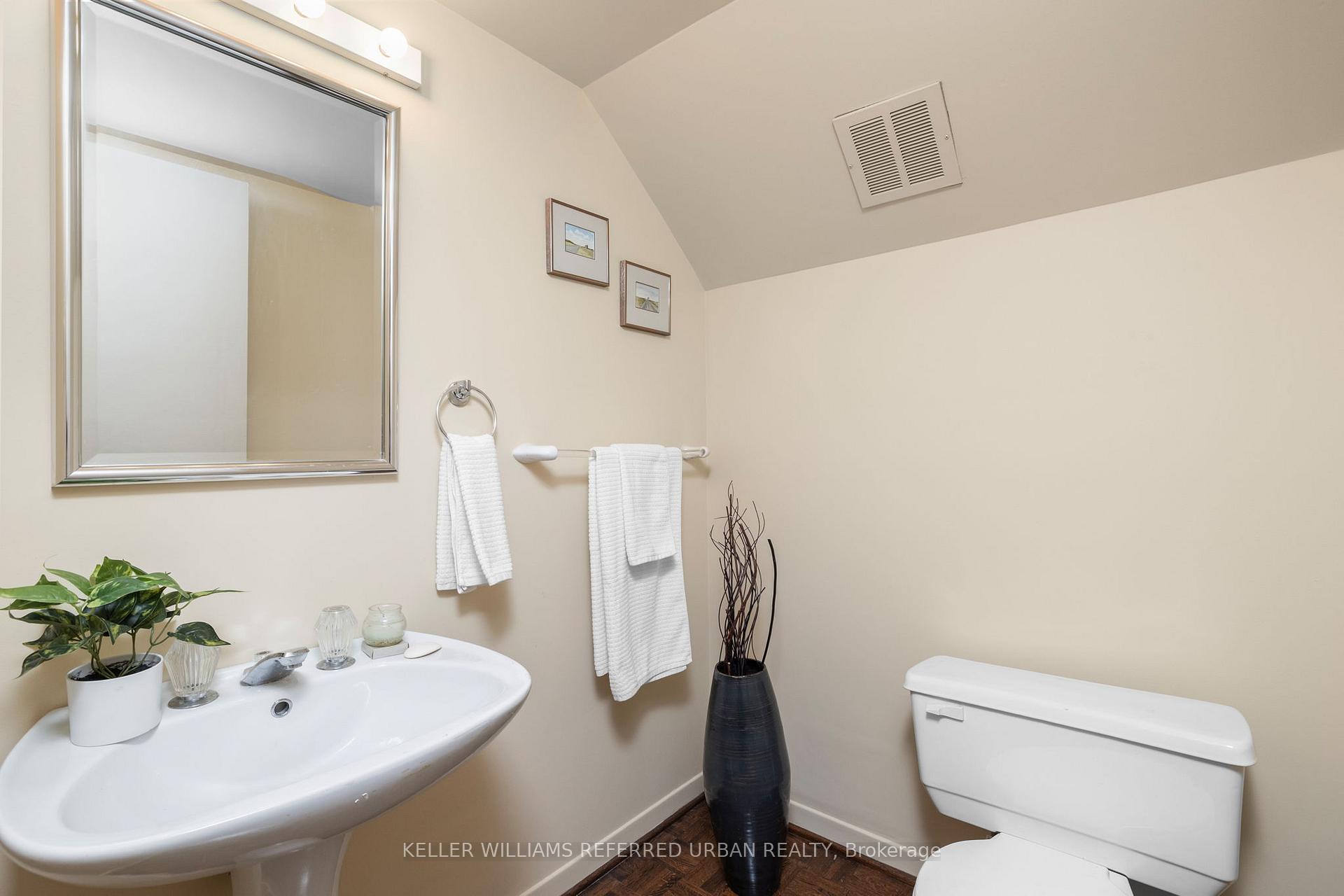 Photo 15 of Unit 321, 40 Oaklands Avenue, Toronto, Yonge-St. Clair — HOMEH