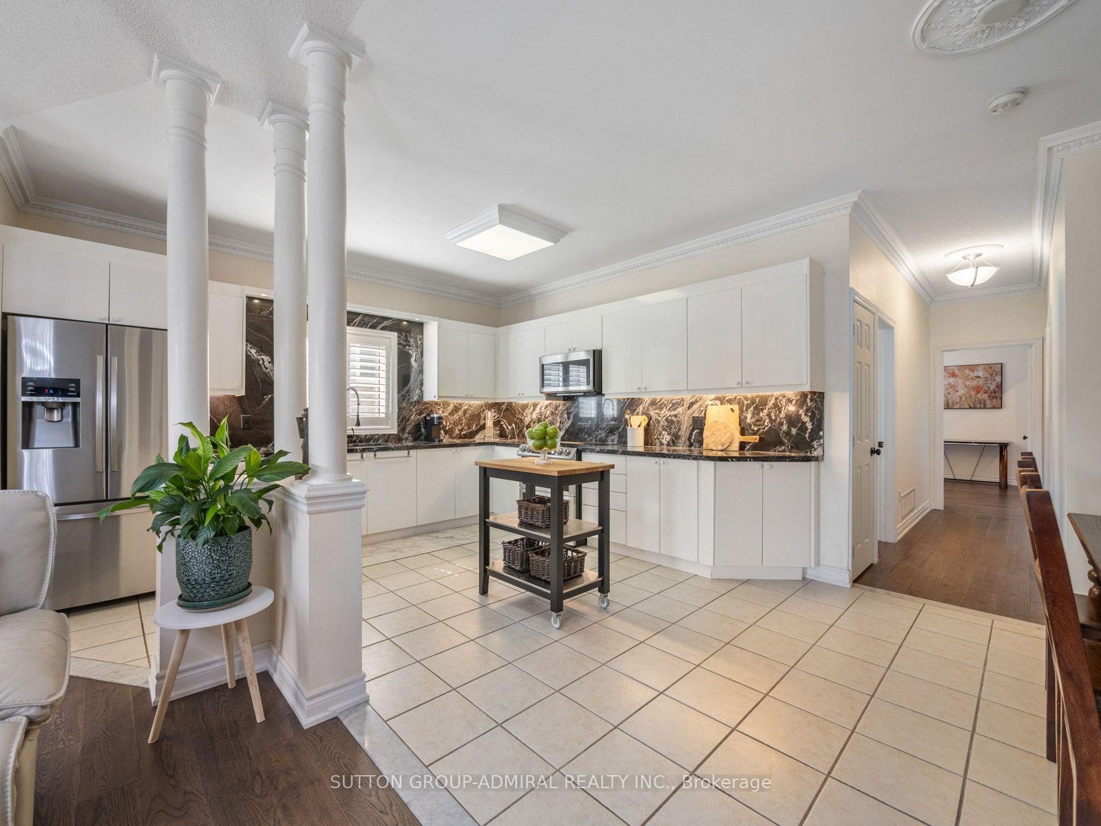 Photo 4 of 119 Blackthorn Drive, Vaughan, Maple — HOMEH