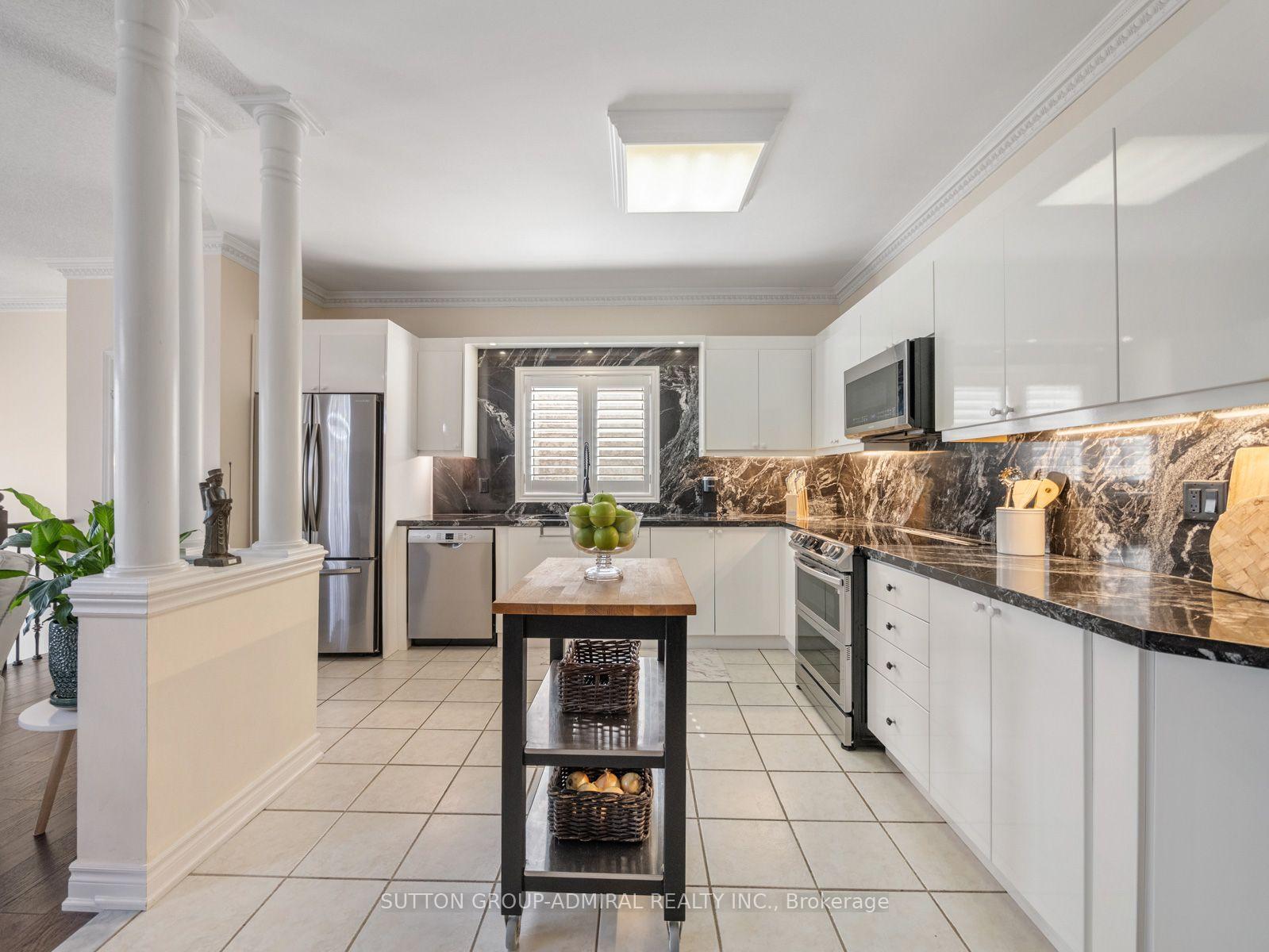 Photo 5 of 119 Blackthorn Drive, Vaughan, Maple — HOMEH