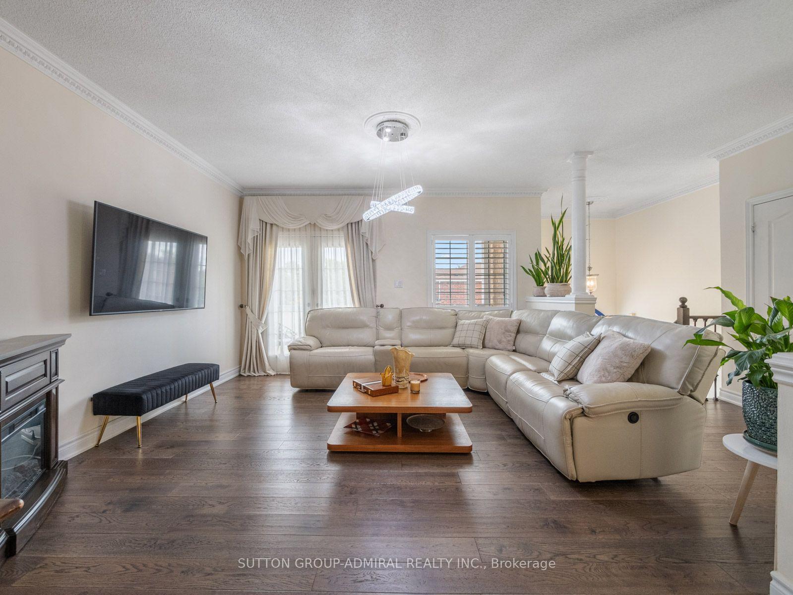 Photo 9 of 119 Blackthorn Drive, Vaughan, Maple — HOMEH