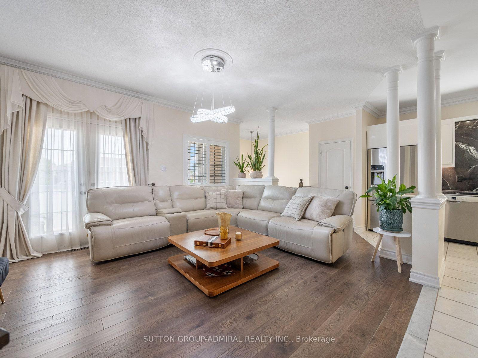 Photo 10 of 119 Blackthorn Drive, Vaughan, Maple — HOMEH