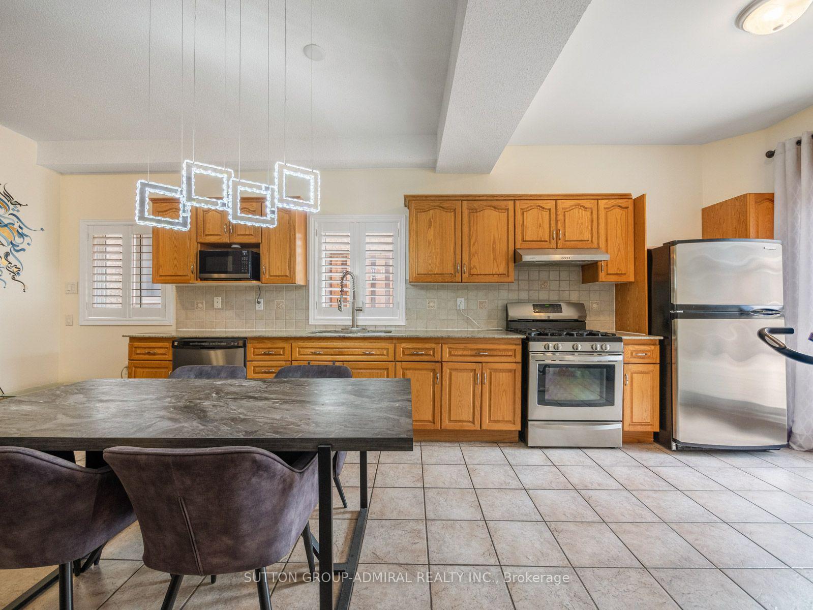 Photo 30 of 119 Blackthorn Drive, Vaughan, Maple — HOMEH