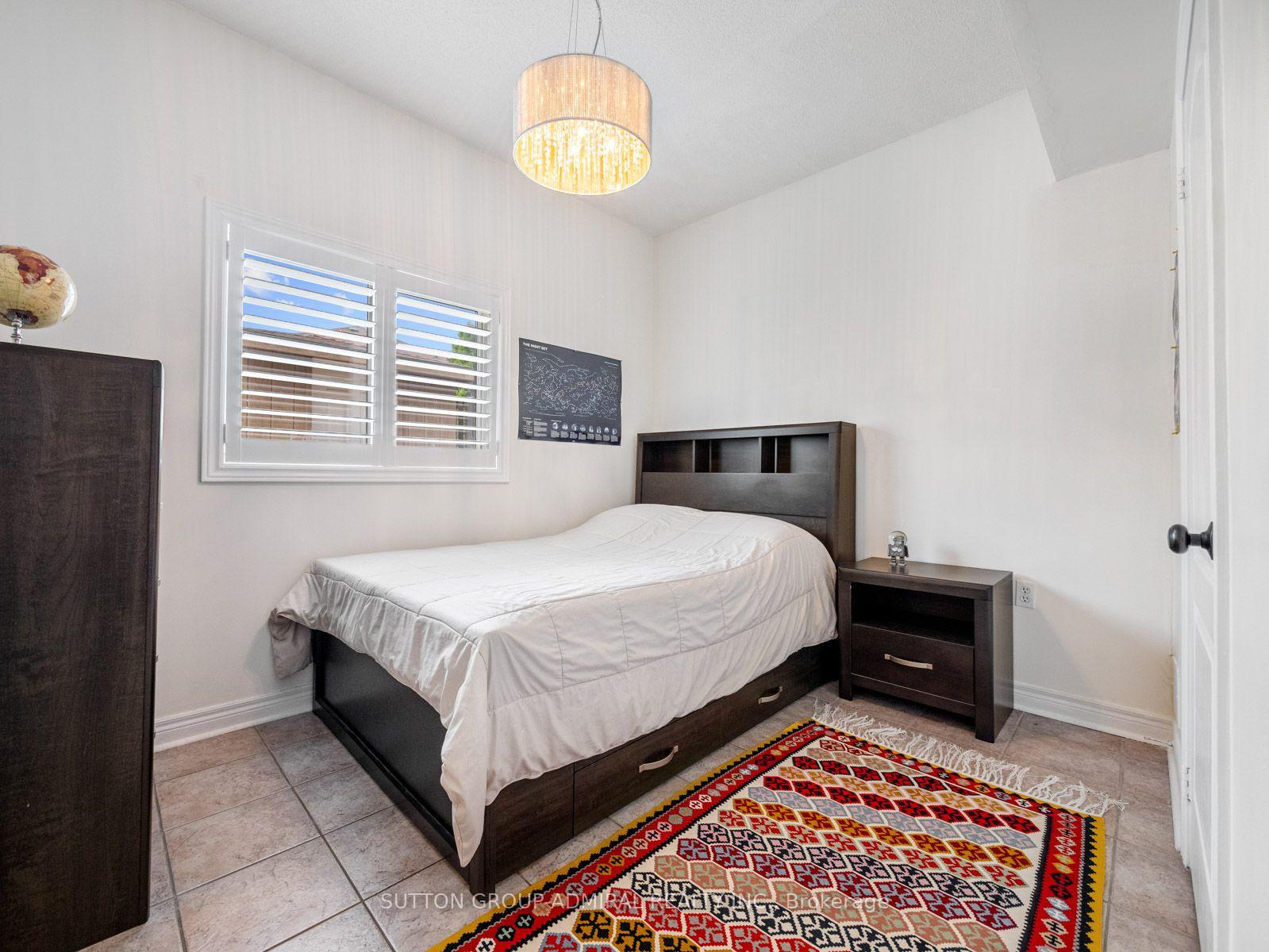Photo 32 of 119 Blackthorn Drive, Vaughan, Maple — HOMEH