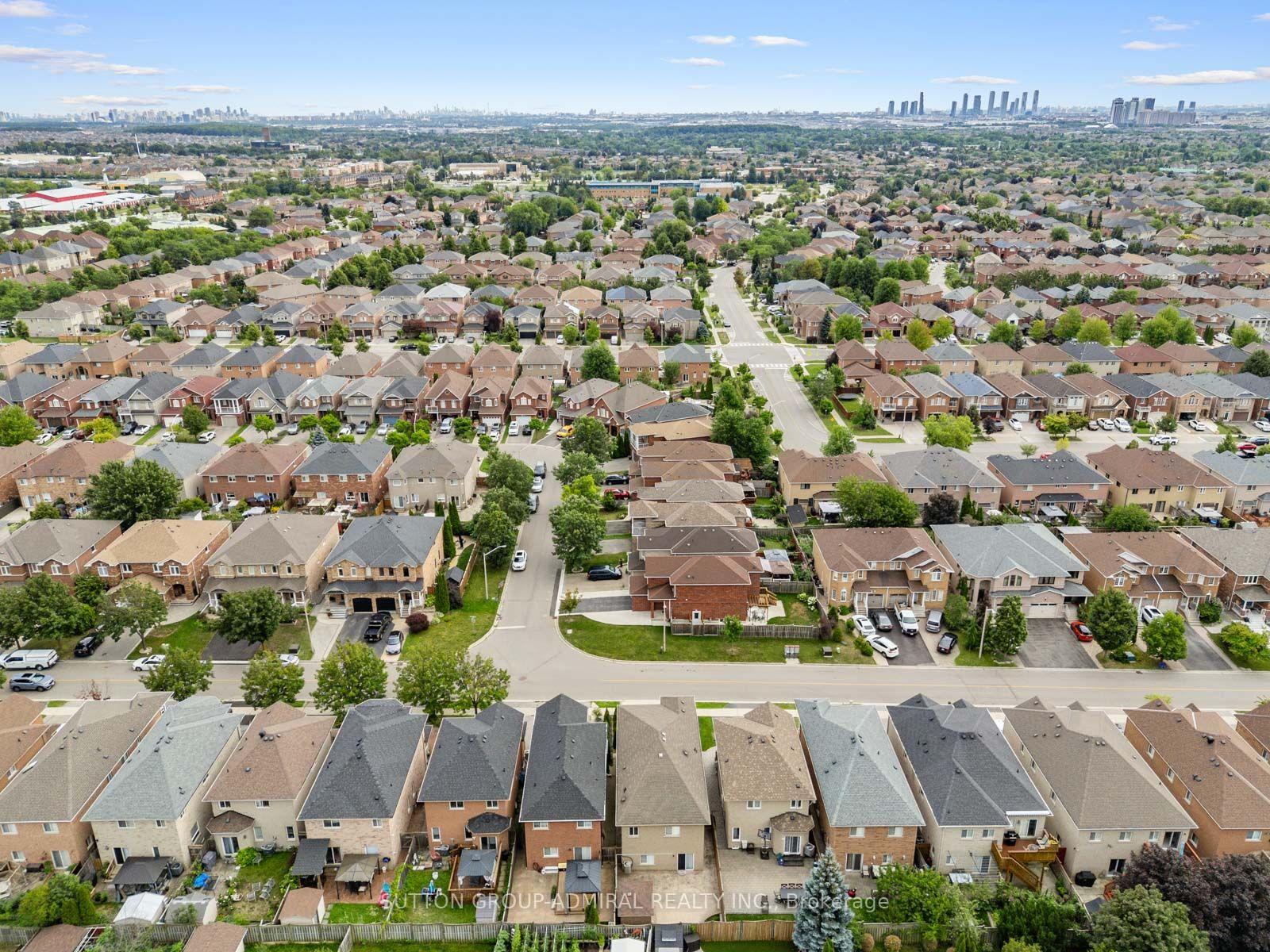 Photo 44 of 119 Blackthorn Drive, Vaughan, Maple — HOMEH