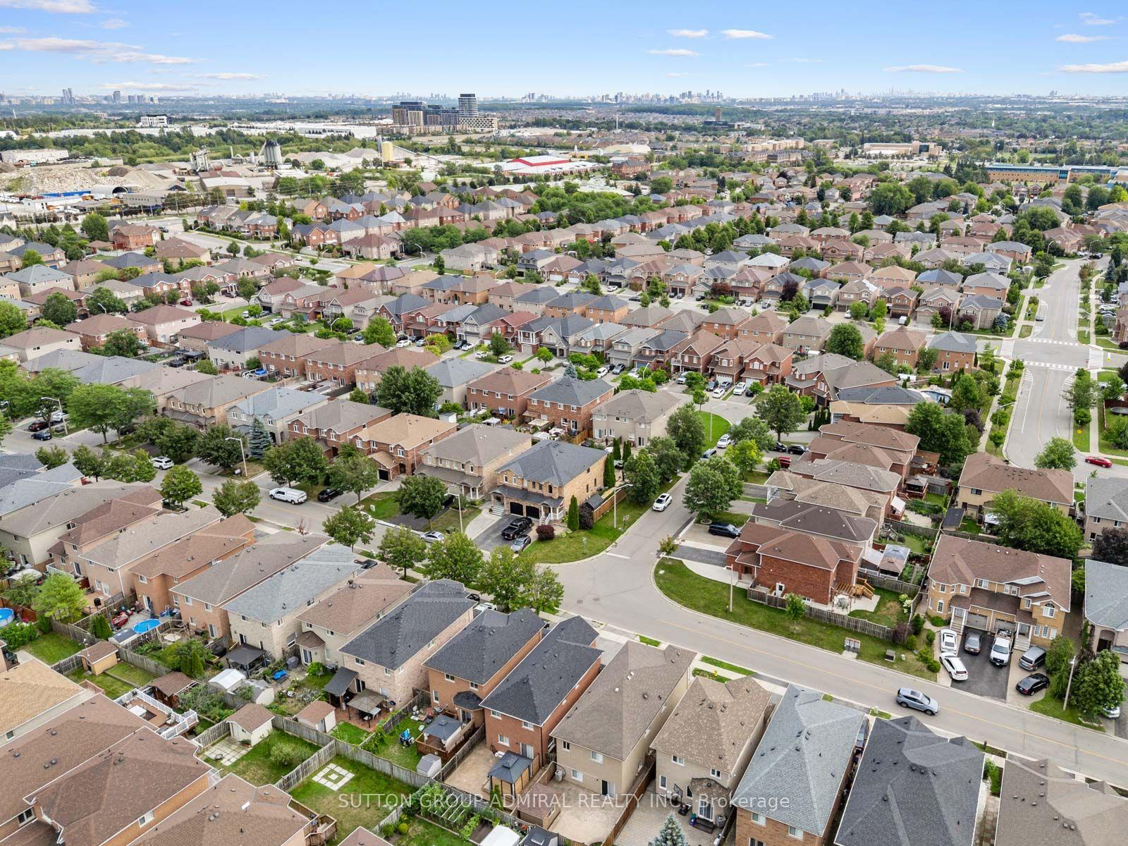 Photo 45 of 119 Blackthorn Drive, Vaughan, Maple — HOMEH