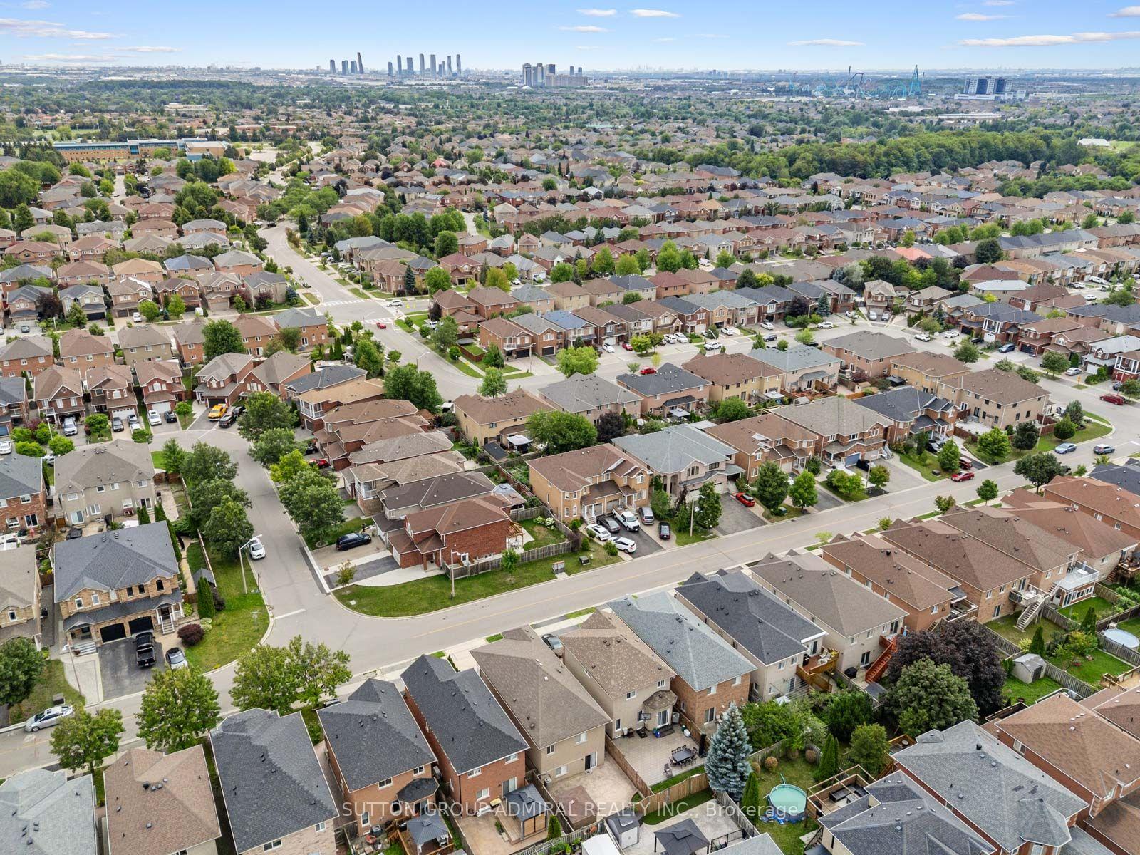 Photo 46 of 119 Blackthorn Drive, Vaughan, Maple — HOMEH