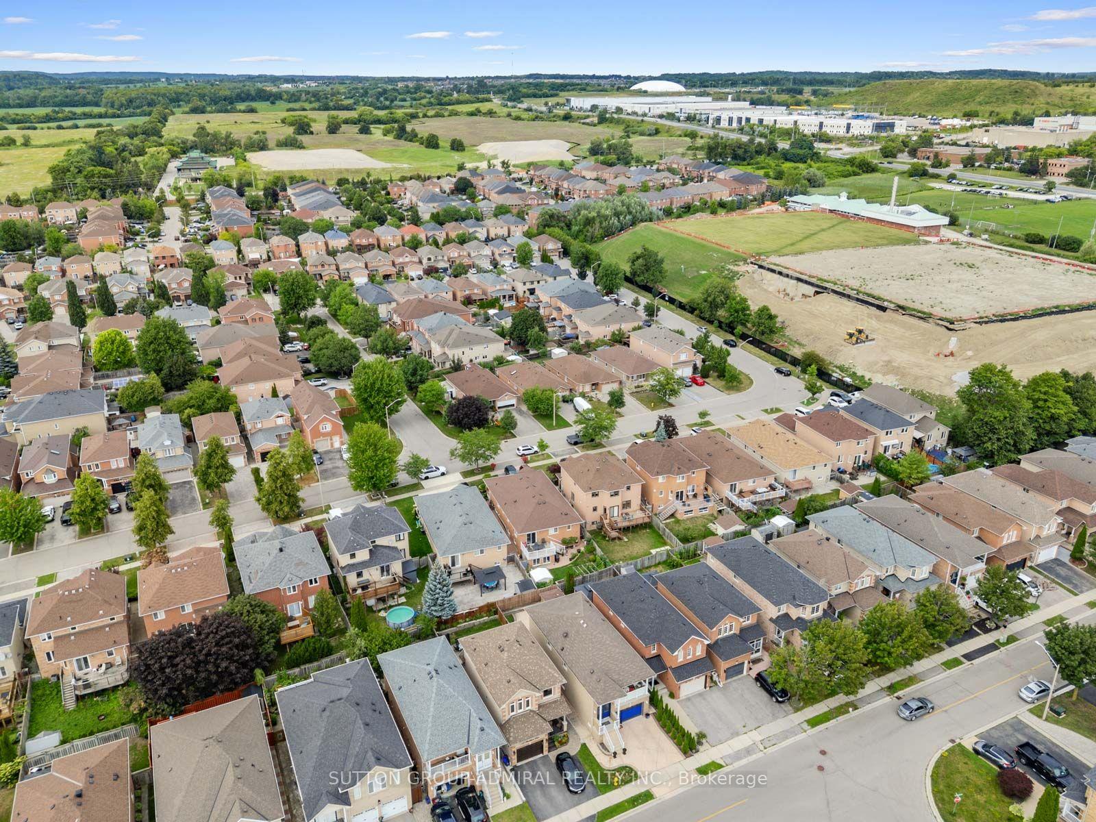 Photo 47 of 119 Blackthorn Drive, Vaughan, Maple — HOMEH