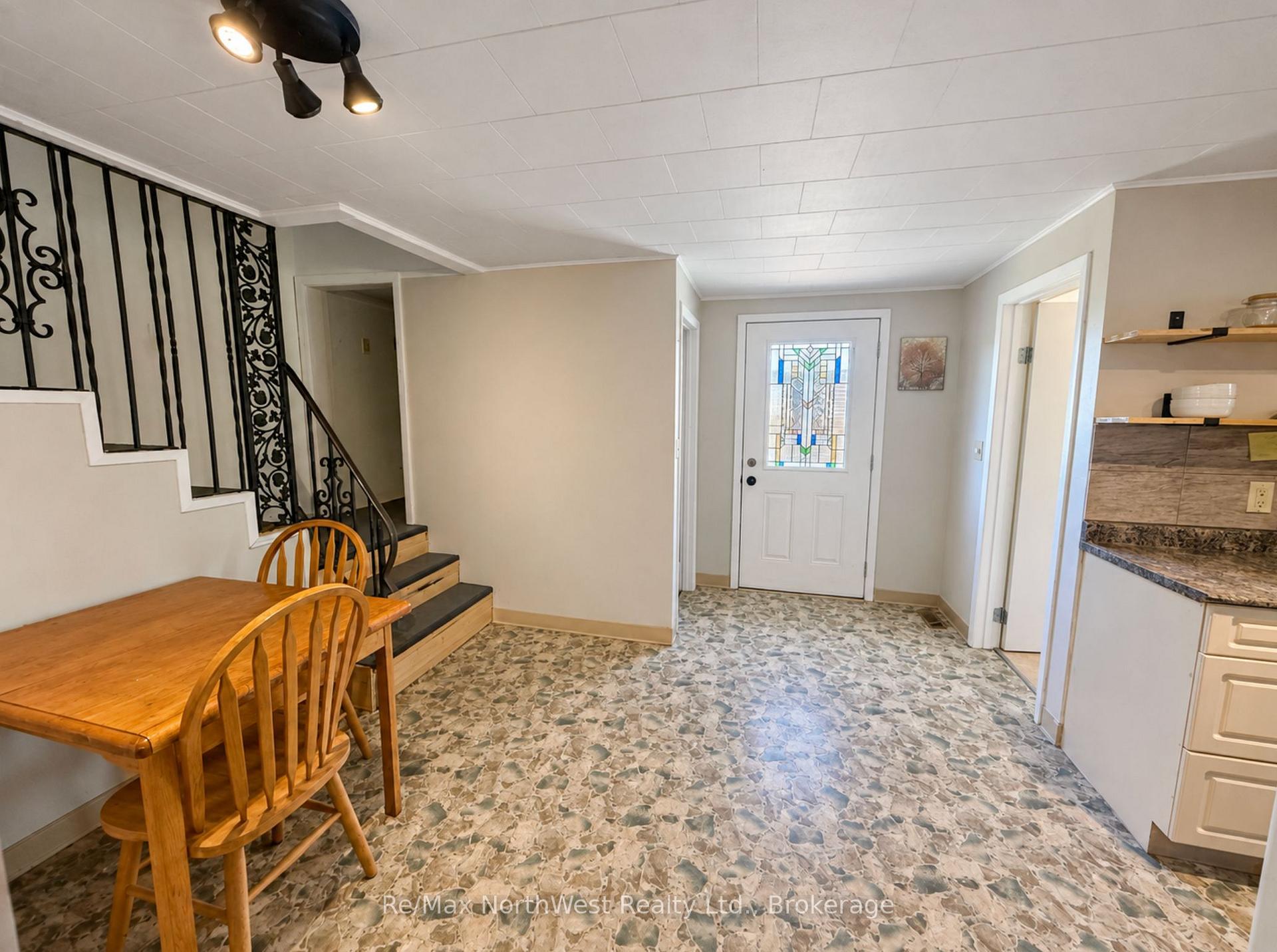 Photo 3 of 119 Lyndale Avenue, Kenora, Keewatin — HOMEH