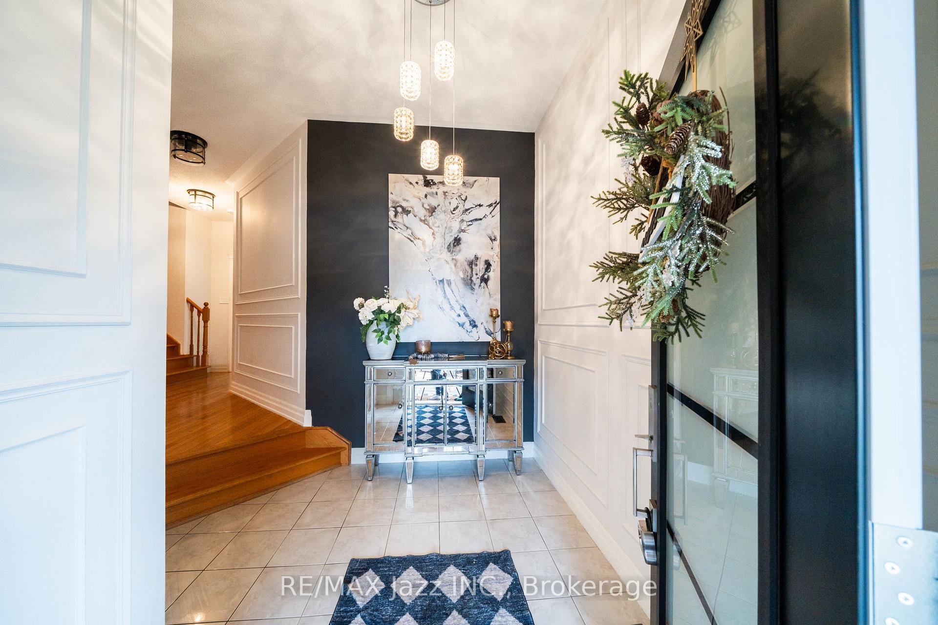 Photo 4 of 550 Bert Budd Avenue, Newmarket, Gorham-College Manor — HOMEH