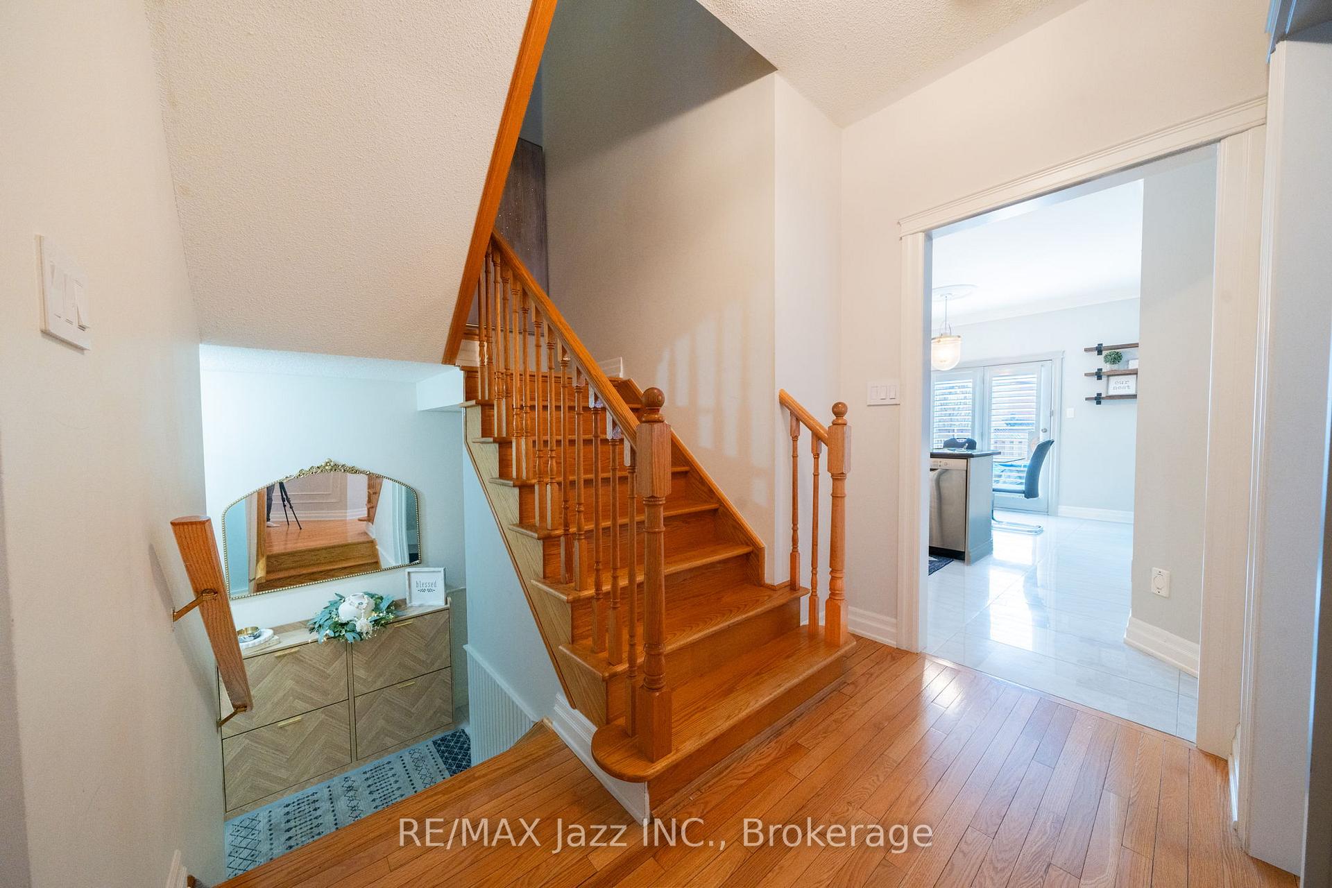 Photo 6 of 550 Bert Budd Avenue, Newmarket, Gorham-College Manor — HOMEH