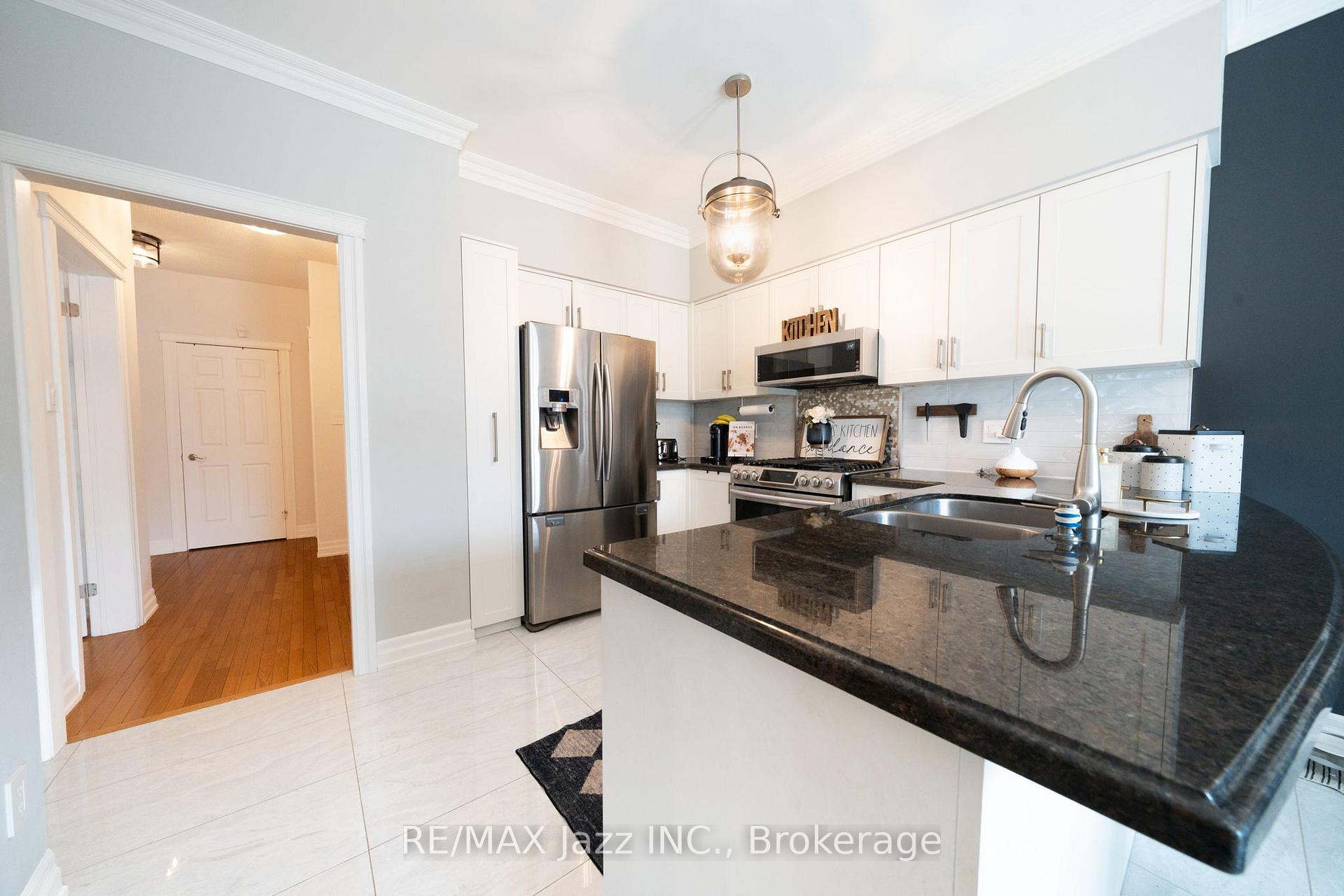 Photo 12 of 550 Bert Budd Avenue, Newmarket, Gorham-College Manor — HOMEH