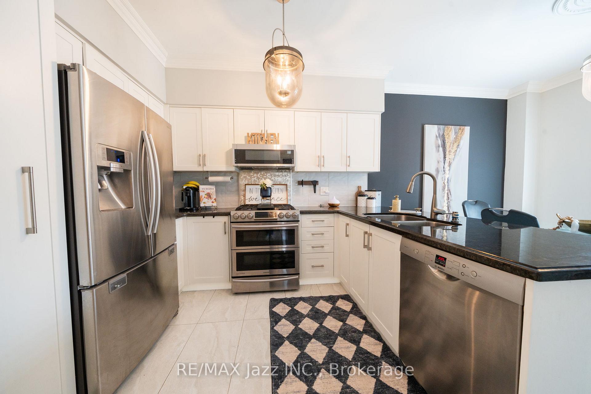 Photo 14 of 550 Bert Budd Avenue, Newmarket, Gorham-College Manor — HOMEH