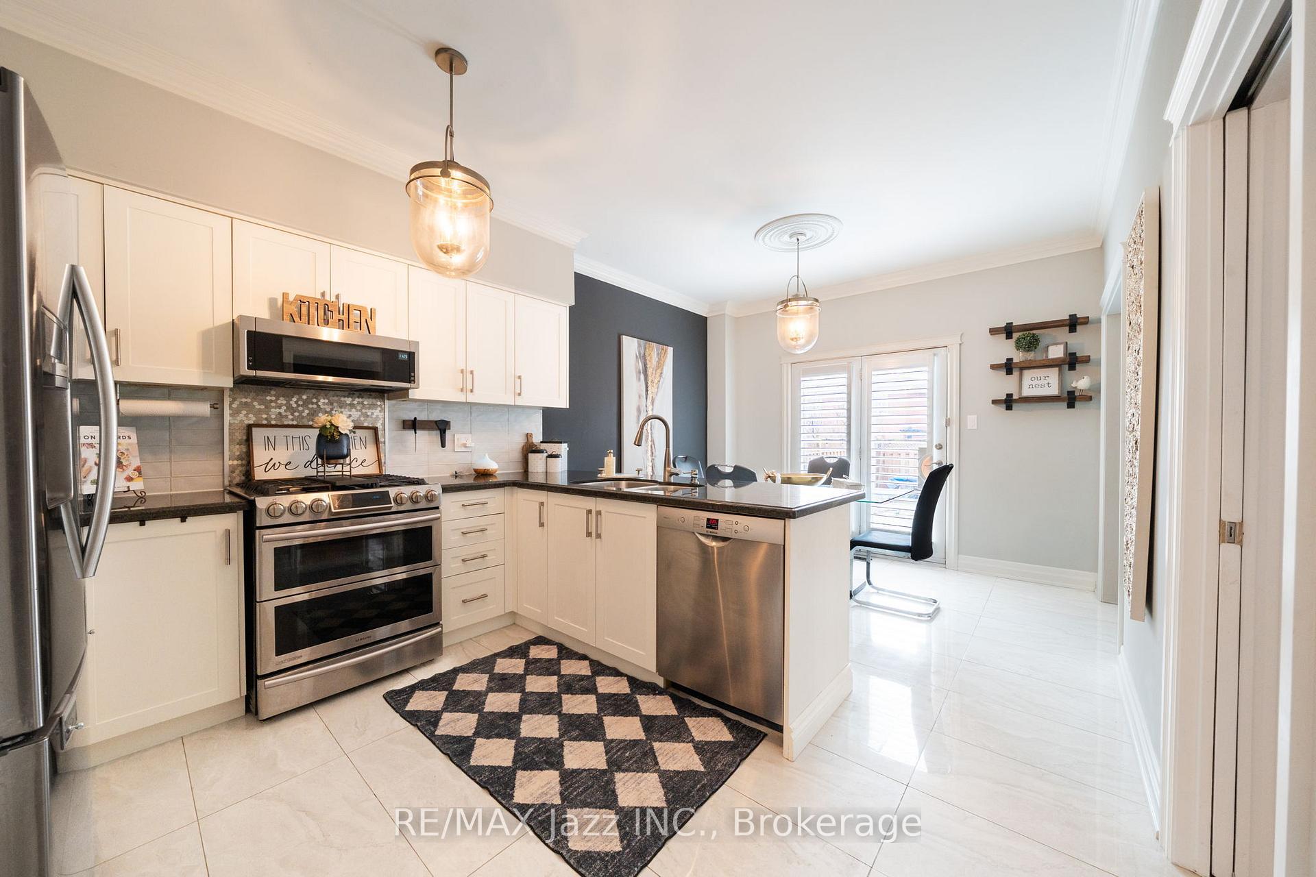 Photo 15 of 550 Bert Budd Avenue, Newmarket, Gorham-College Manor — HOMEH