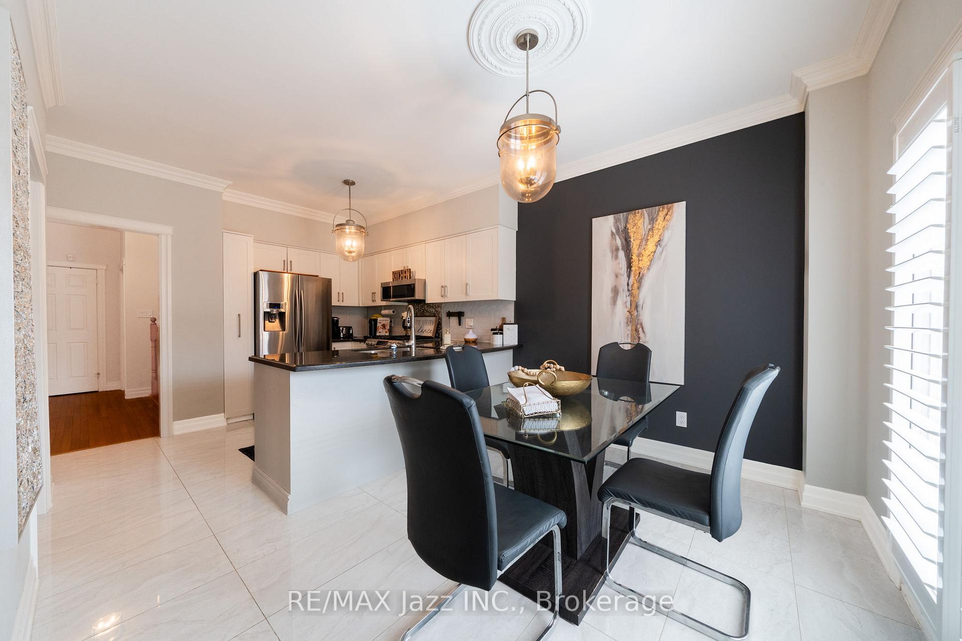 Photo 16 of 550 Bert Budd Avenue, Newmarket, Gorham-College Manor — HOMEH
