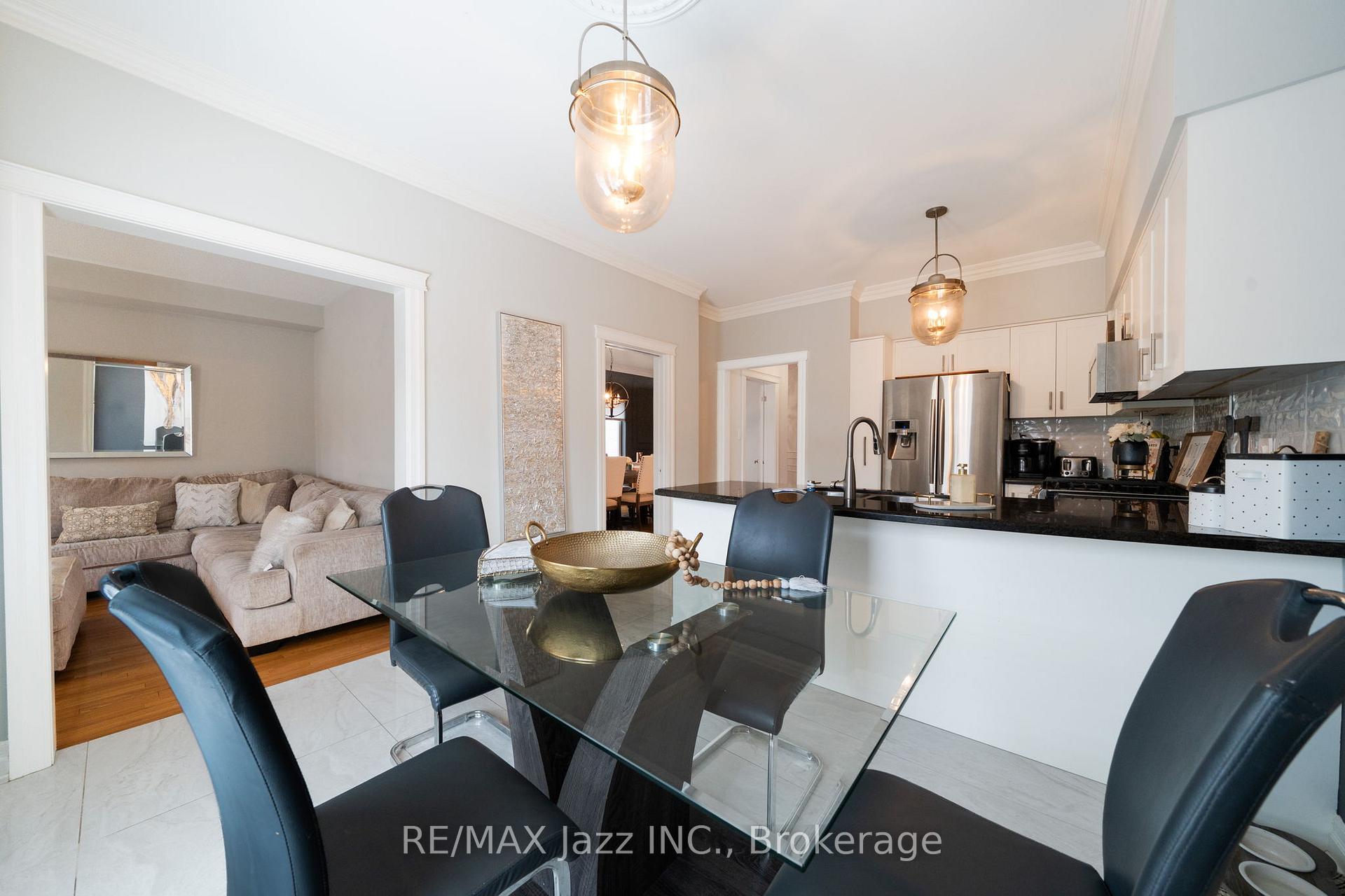 Photo 17 of 550 Bert Budd Avenue, Newmarket, Gorham-College Manor — HOMEH