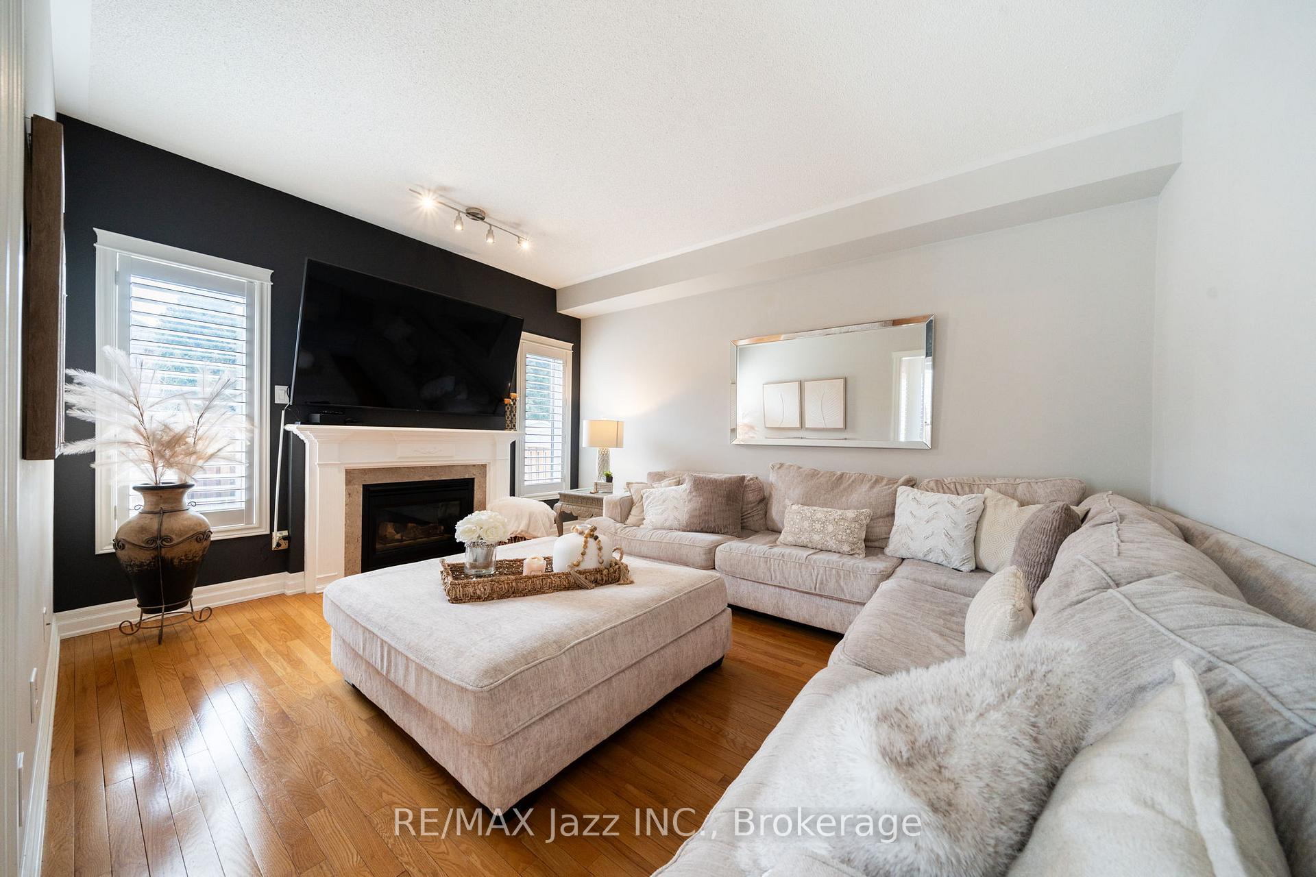 Photo 18 of 550 Bert Budd Avenue, Newmarket, Gorham-College Manor — HOMEH