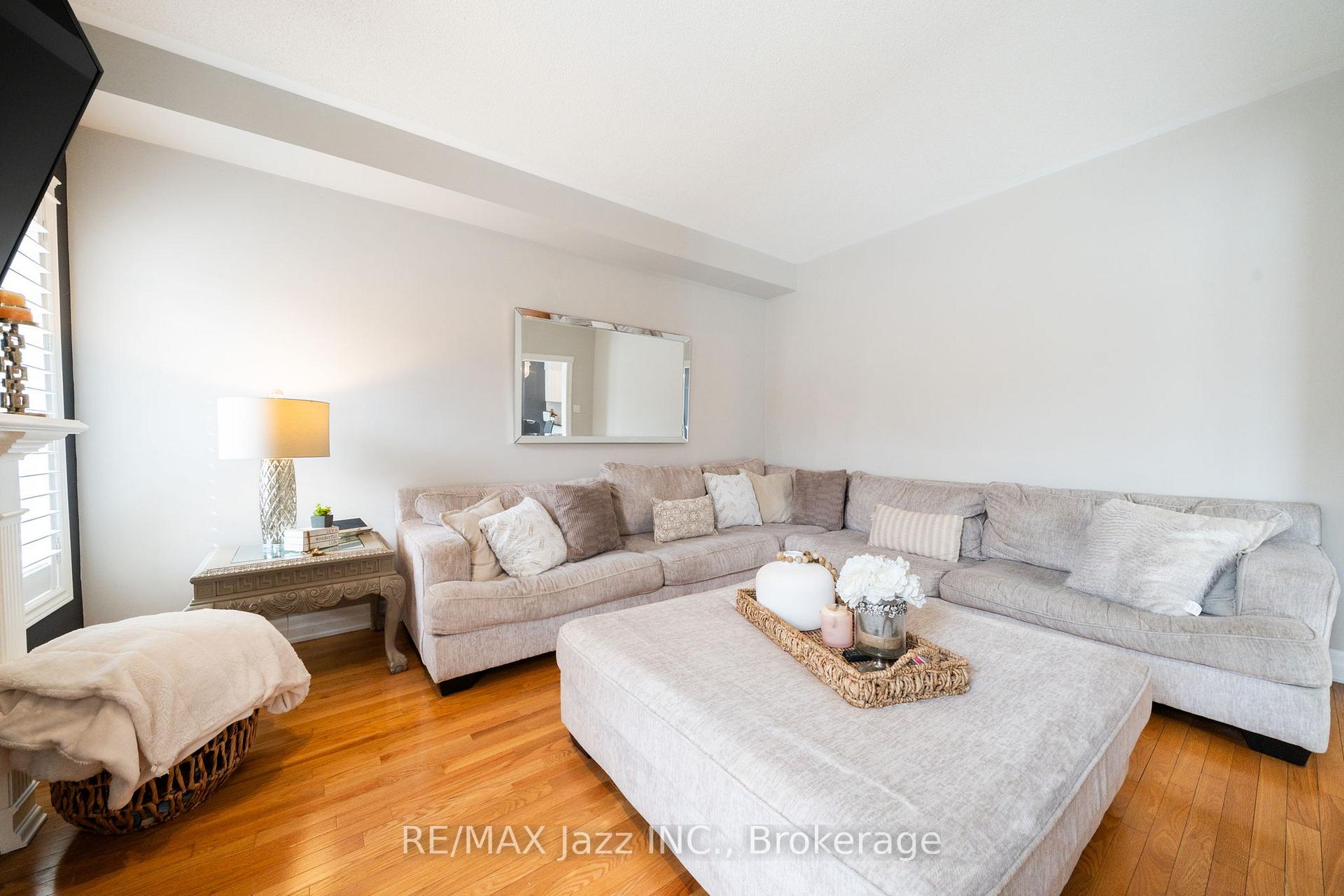 Photo 19 of 550 Bert Budd Avenue, Newmarket, Gorham-College Manor — HOMEH