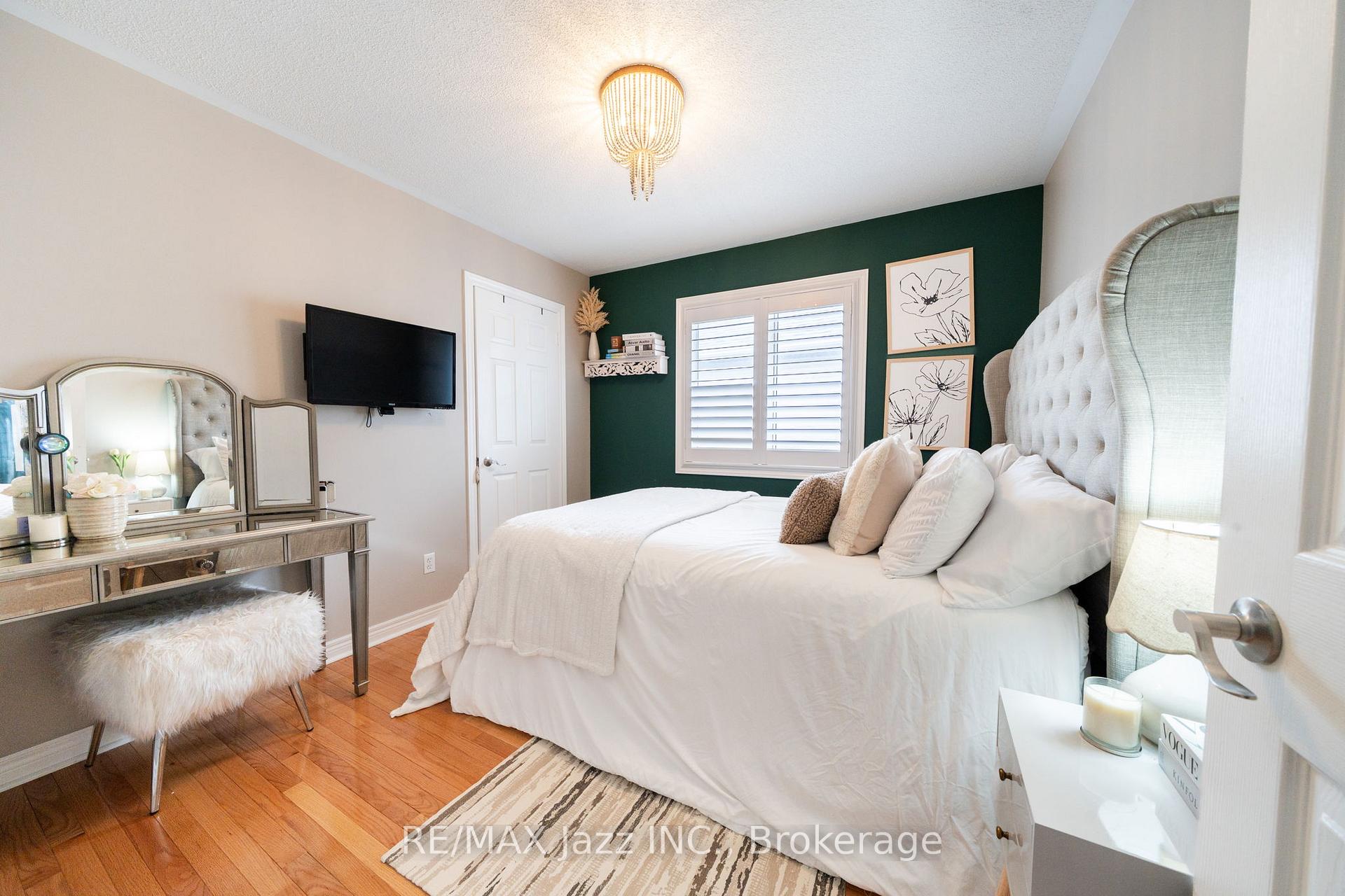 Photo 32 of 550 Bert Budd Avenue, Newmarket, Gorham-College Manor — HOMEH