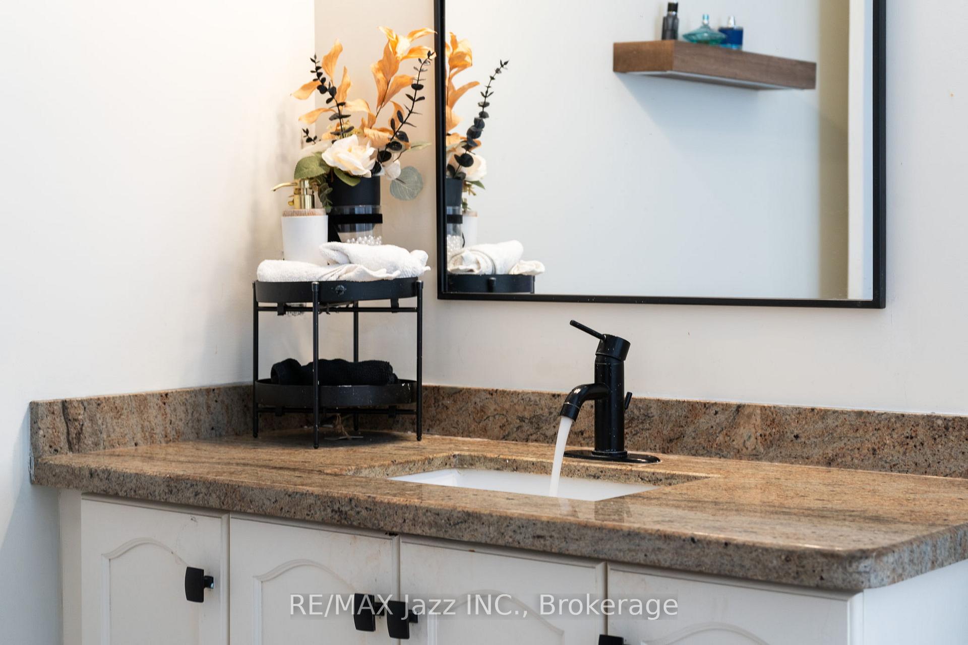 Photo 36 of 550 Bert Budd Avenue, Newmarket, Gorham-College Manor — HOMEH