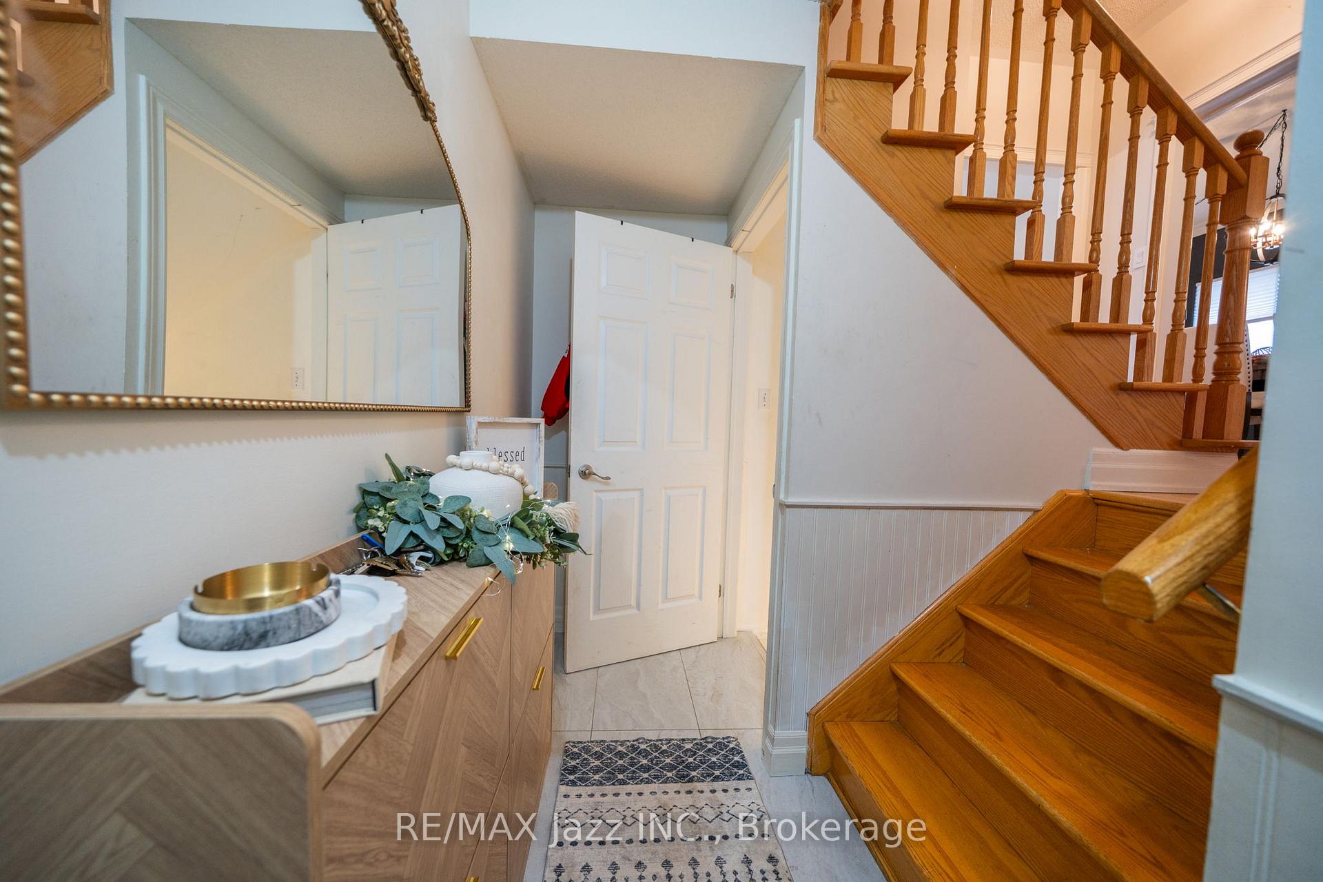 Photo 37 of 550 Bert Budd Avenue, Newmarket, Gorham-College Manor — HOMEH