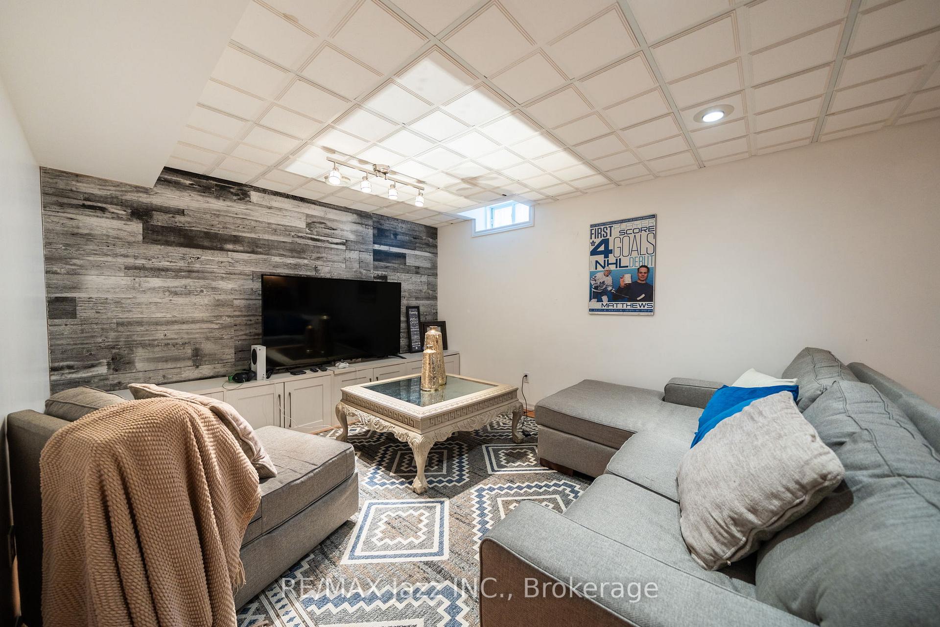 Photo 41 of 550 Bert Budd Avenue, Newmarket, Gorham-College Manor — HOMEH
