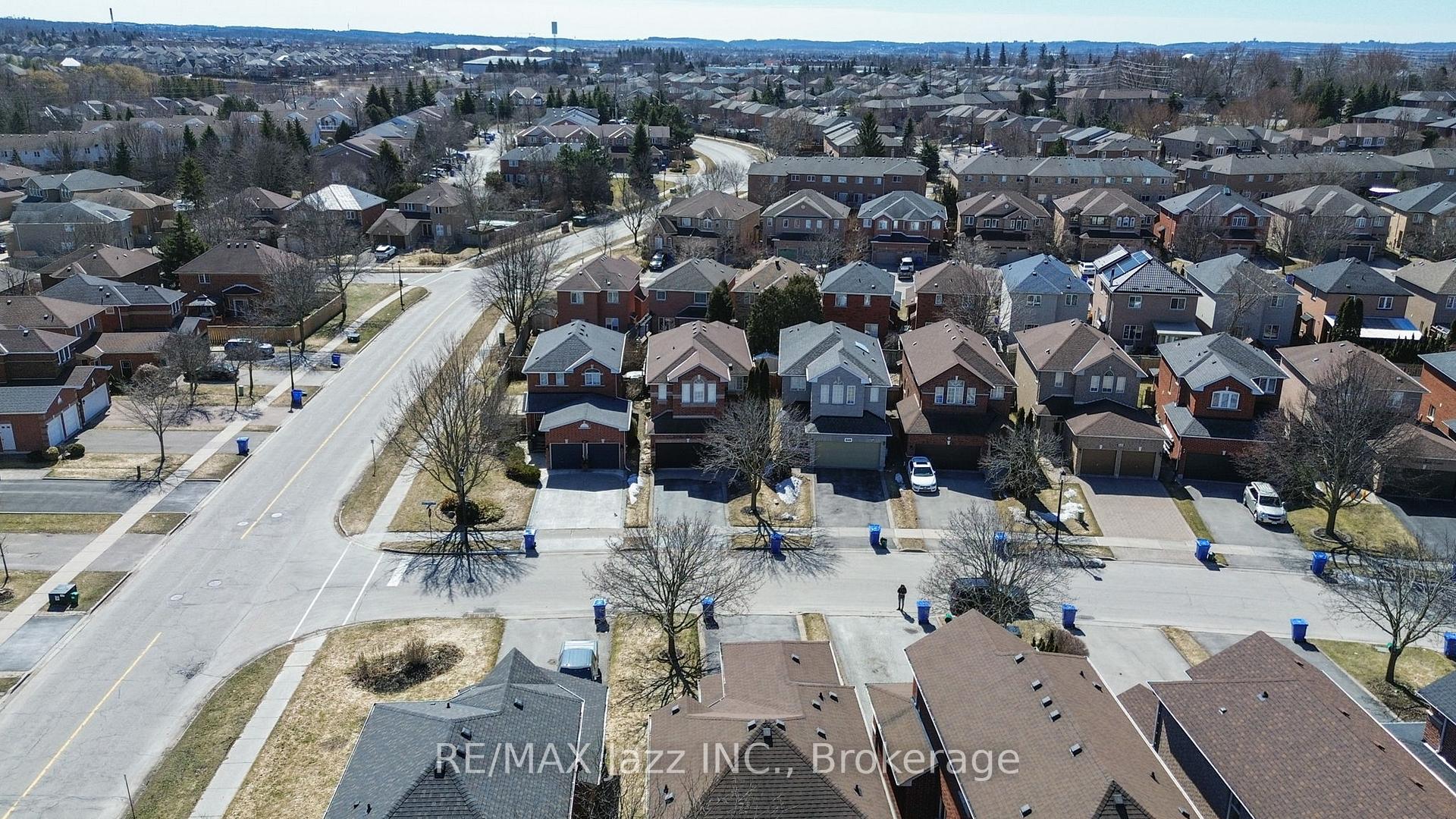 Photo 48 of 550 Bert Budd Avenue, Newmarket, Gorham-College Manor — HOMEH