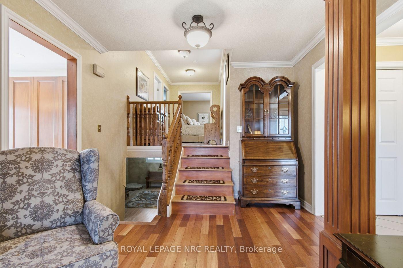 Photo 6 of 92 Larchwood Circle, Welland, N. Welland — HOMEH