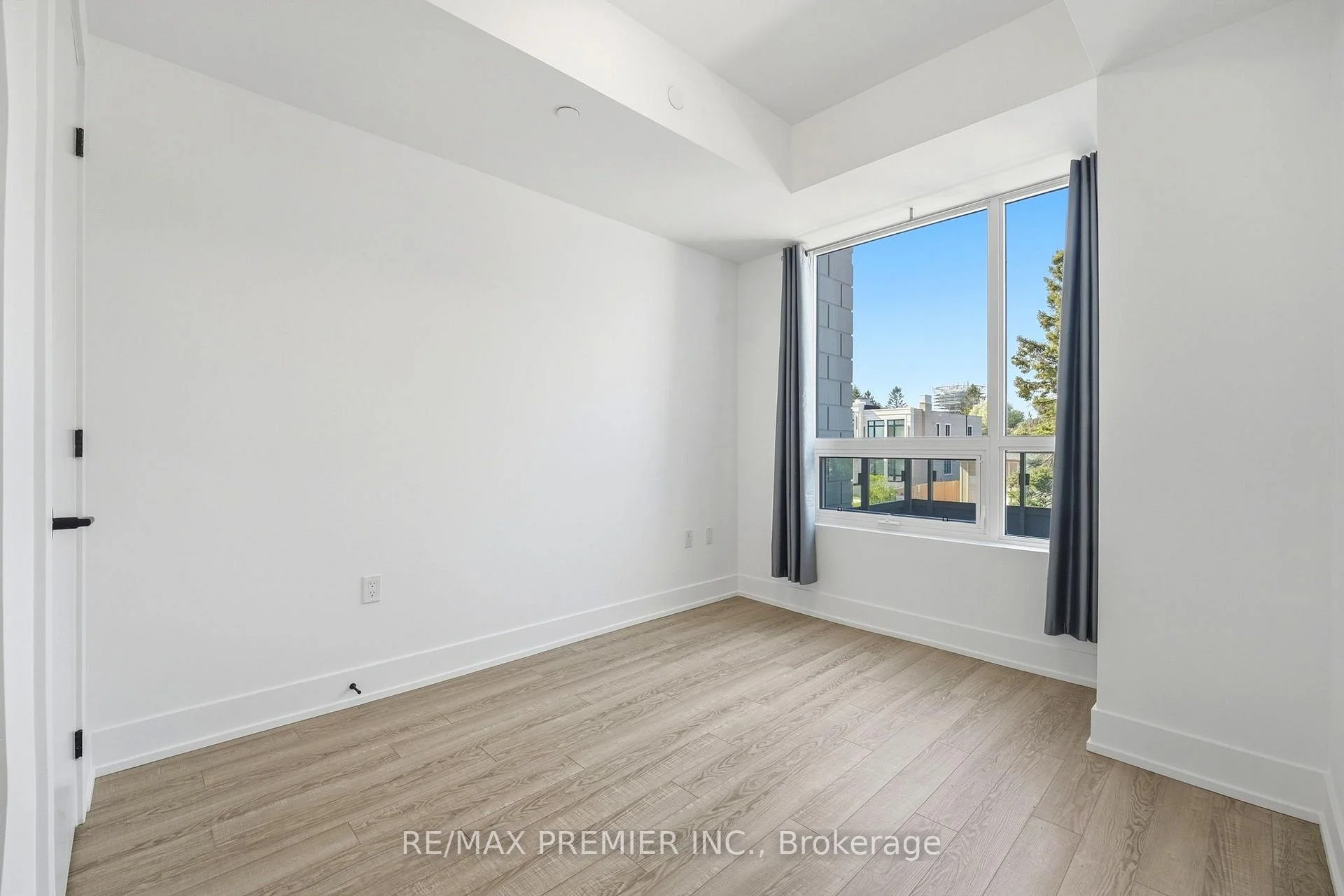 Photo 37 of Unit 219, 2075 King Road, King, King City — HOMEH