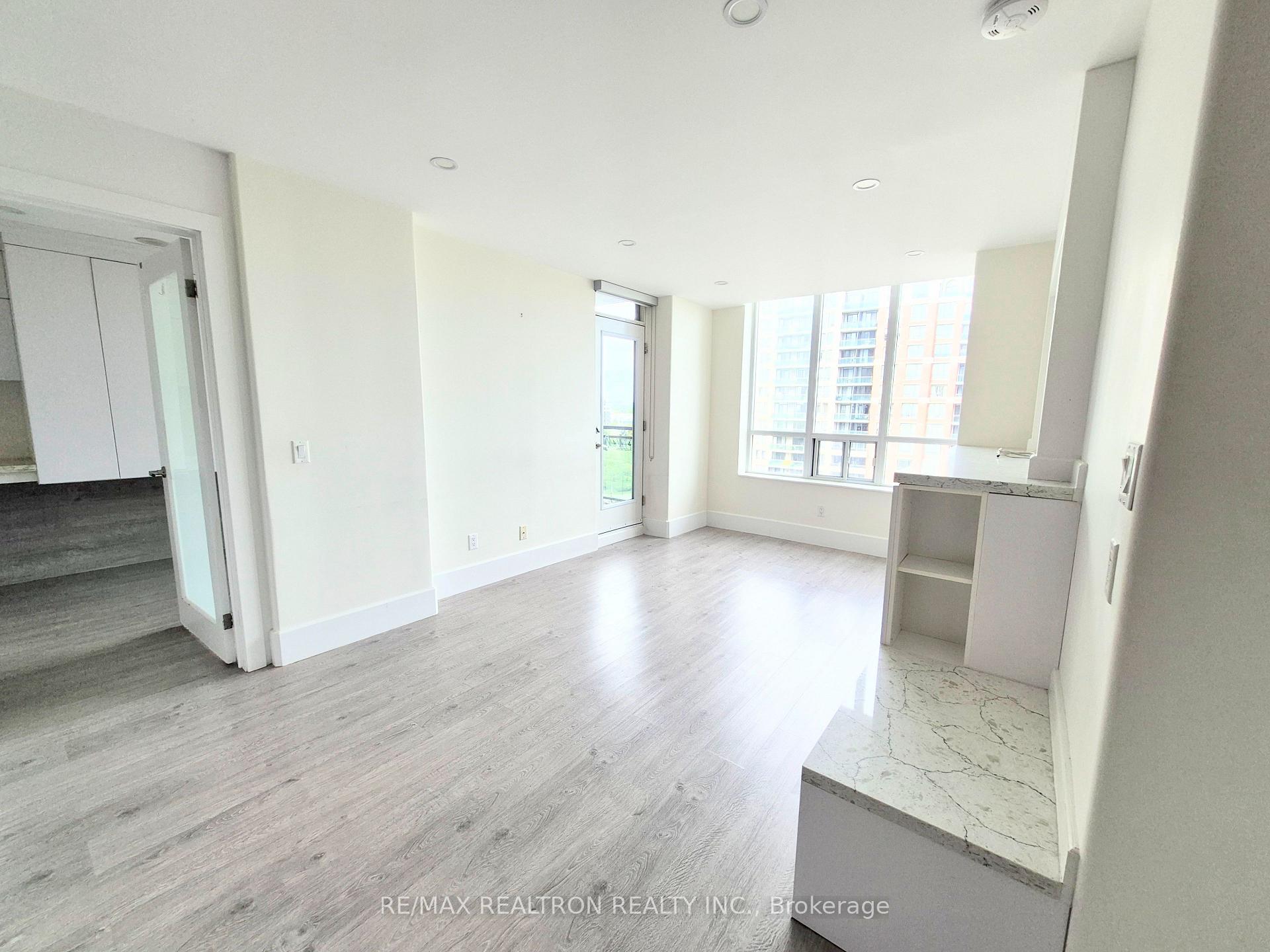 Photo 7 of Unit 812, 310 Red Maple Road, Richmond Hill, Langstaff — HOMEH