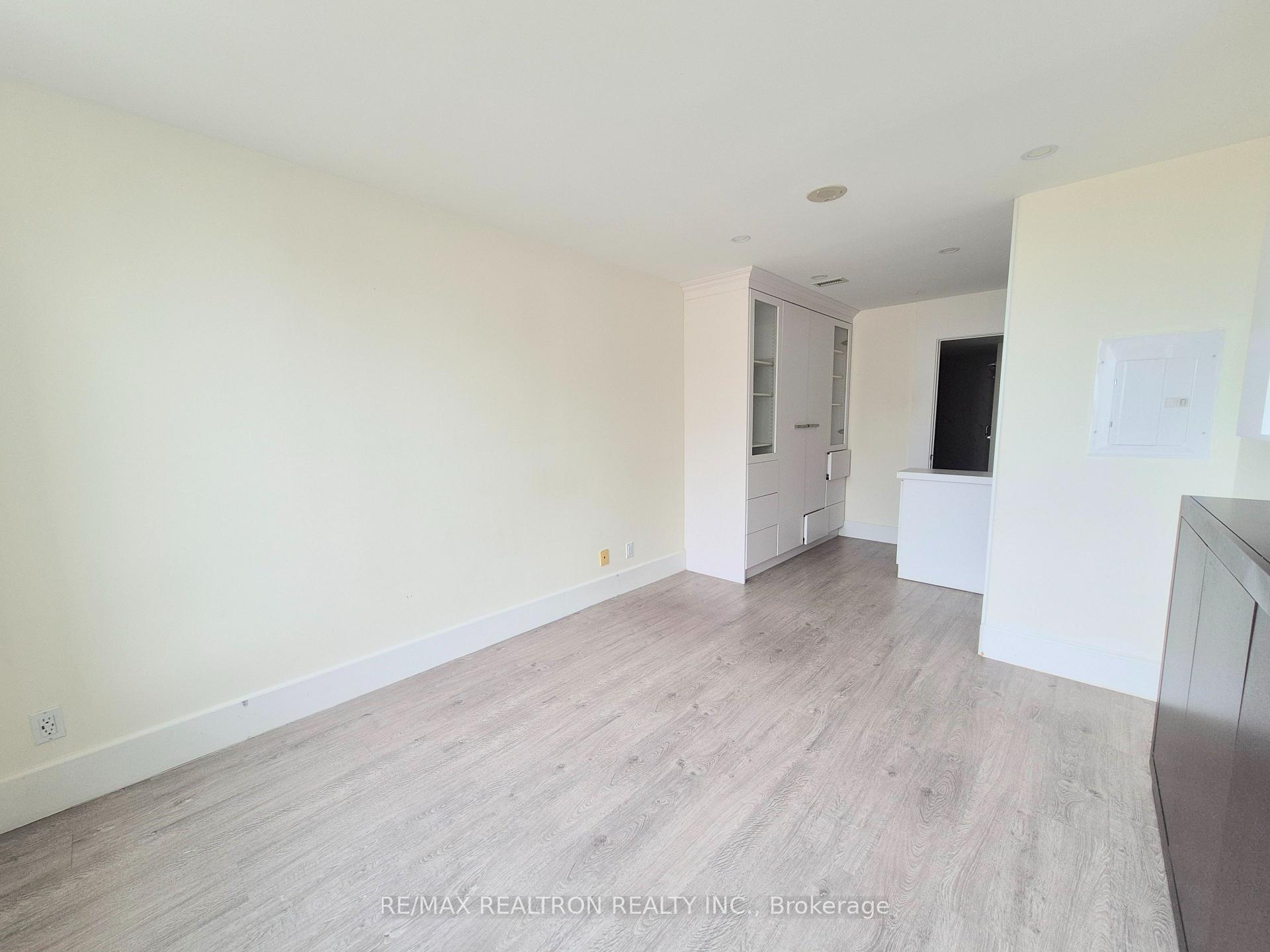 Photo 12 of Unit 812, 310 Red Maple Road, Richmond Hill, Langstaff — HOMEH