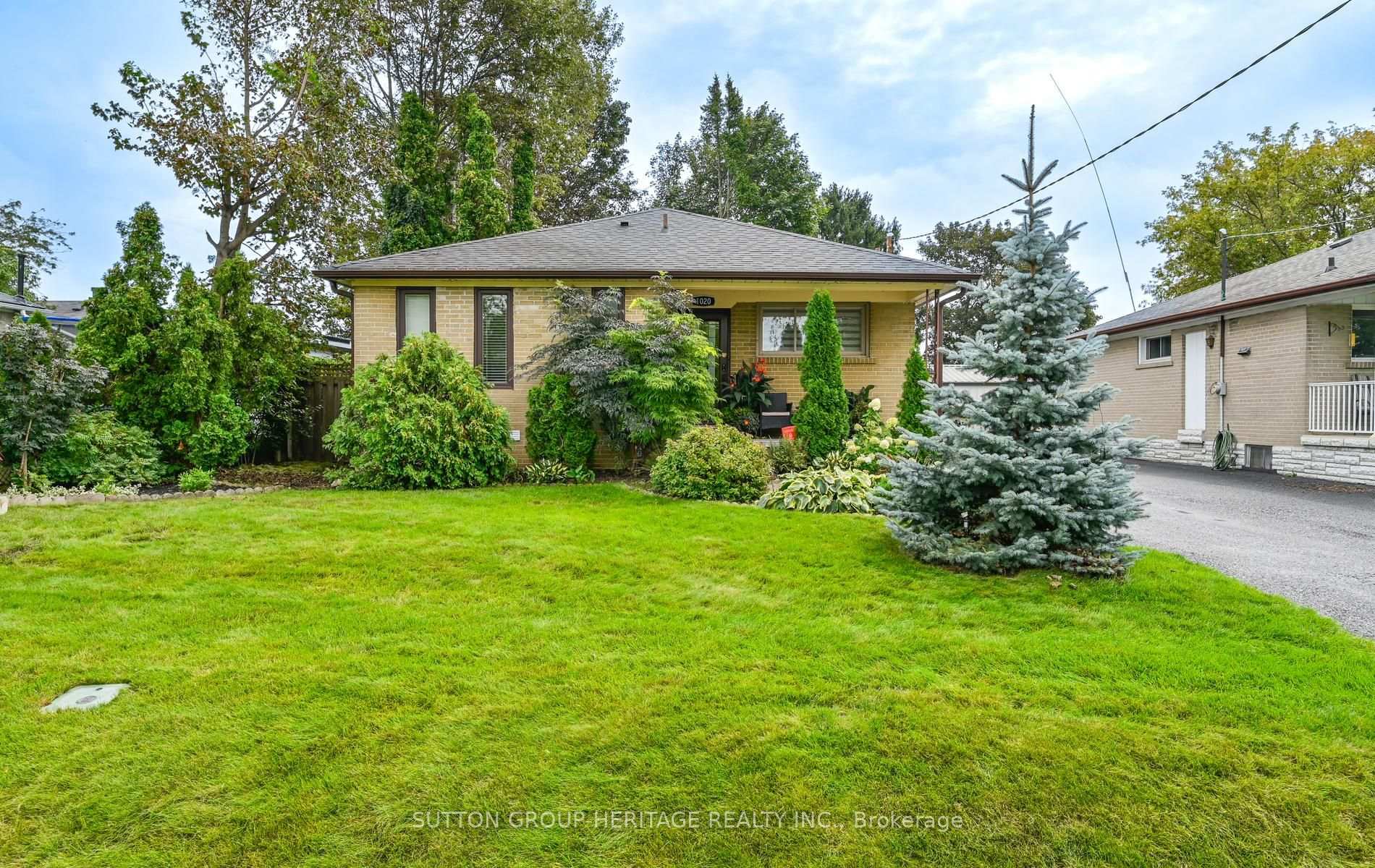 Photo 2 of 1020 Wardman Crescent, Whitby, Williamsburg — HOMEH