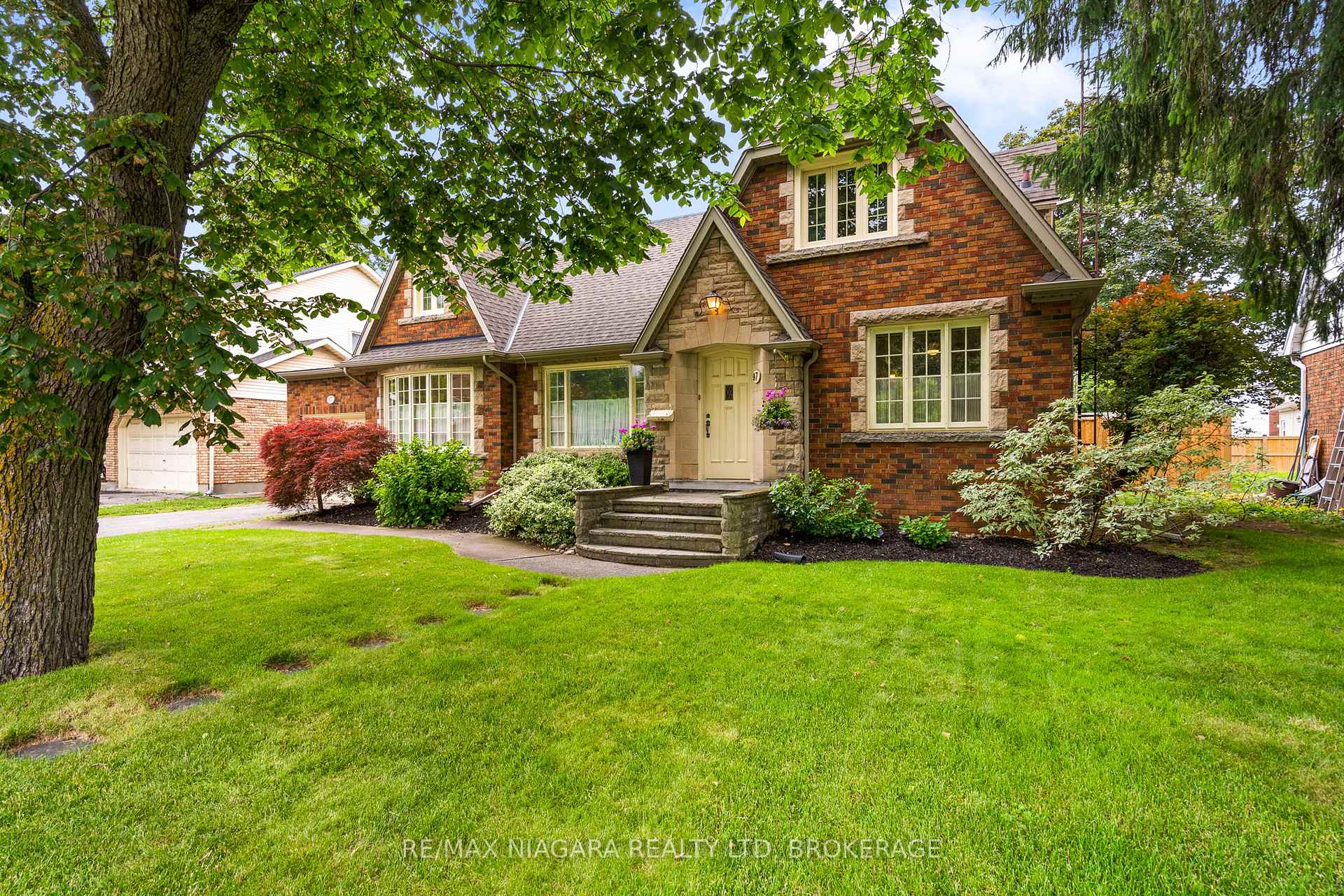 Photo 2 of 97 Glenridge Avenue, St. Catharines, Old Glenridge — HOMEH
