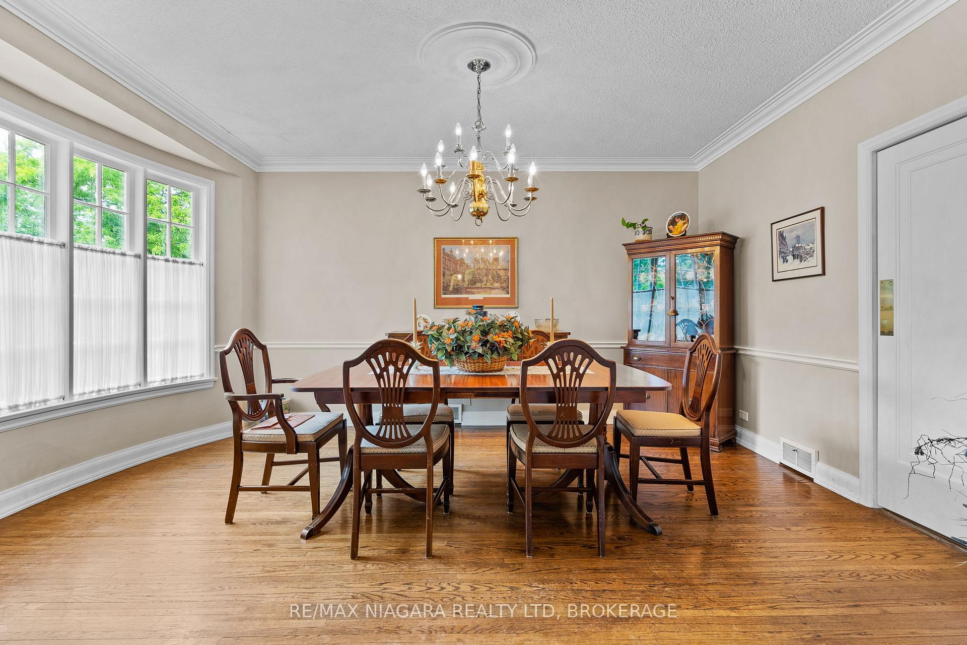 Photo 8 of 97 Glenridge Avenue, St. Catharines, Old Glenridge — HOMEH