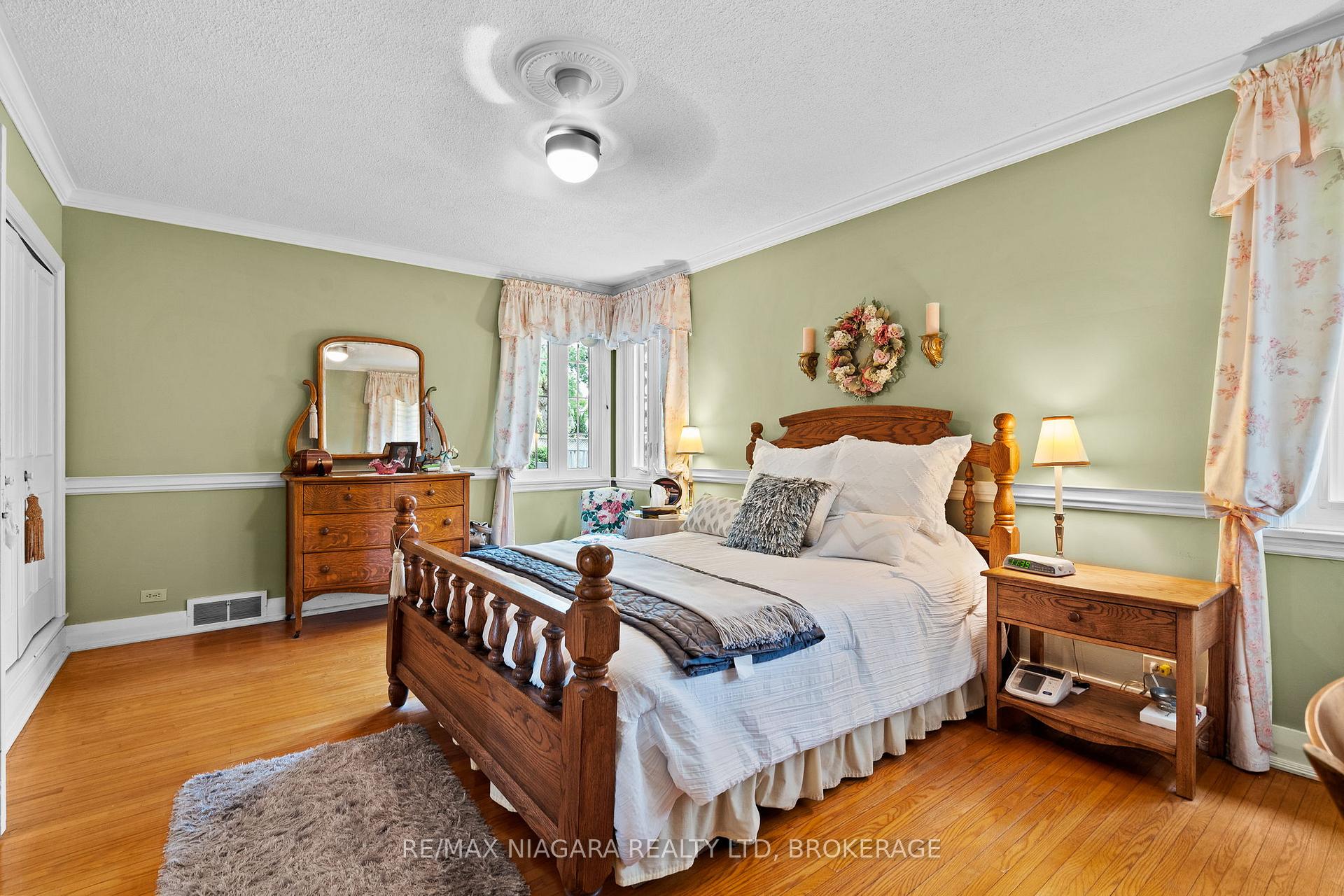 Photo 16 of 97 Glenridge Avenue, St. Catharines, Old Glenridge — HOMEH