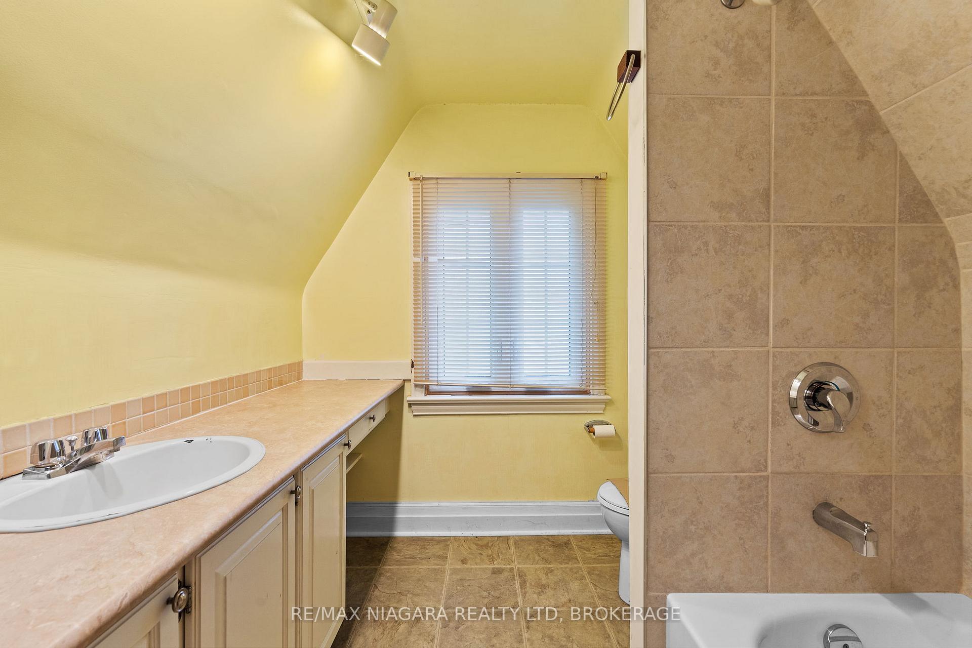Photo 23 of 97 Glenridge Avenue, St. Catharines, Old Glenridge — HOMEH