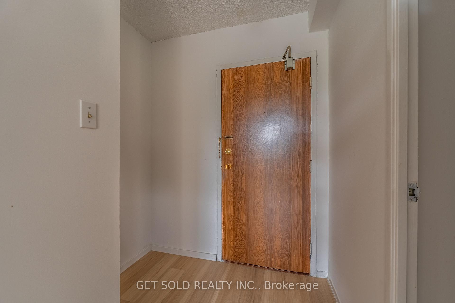 Photo 3 of Unit 405, 700 Dynes Road, Burlington, Roseland — HOMEH
