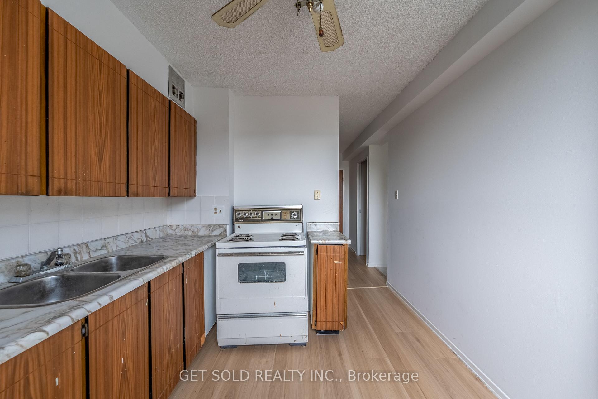 Photo 4 of Unit 405, 700 Dynes Road, Burlington, Roseland — HOMEH