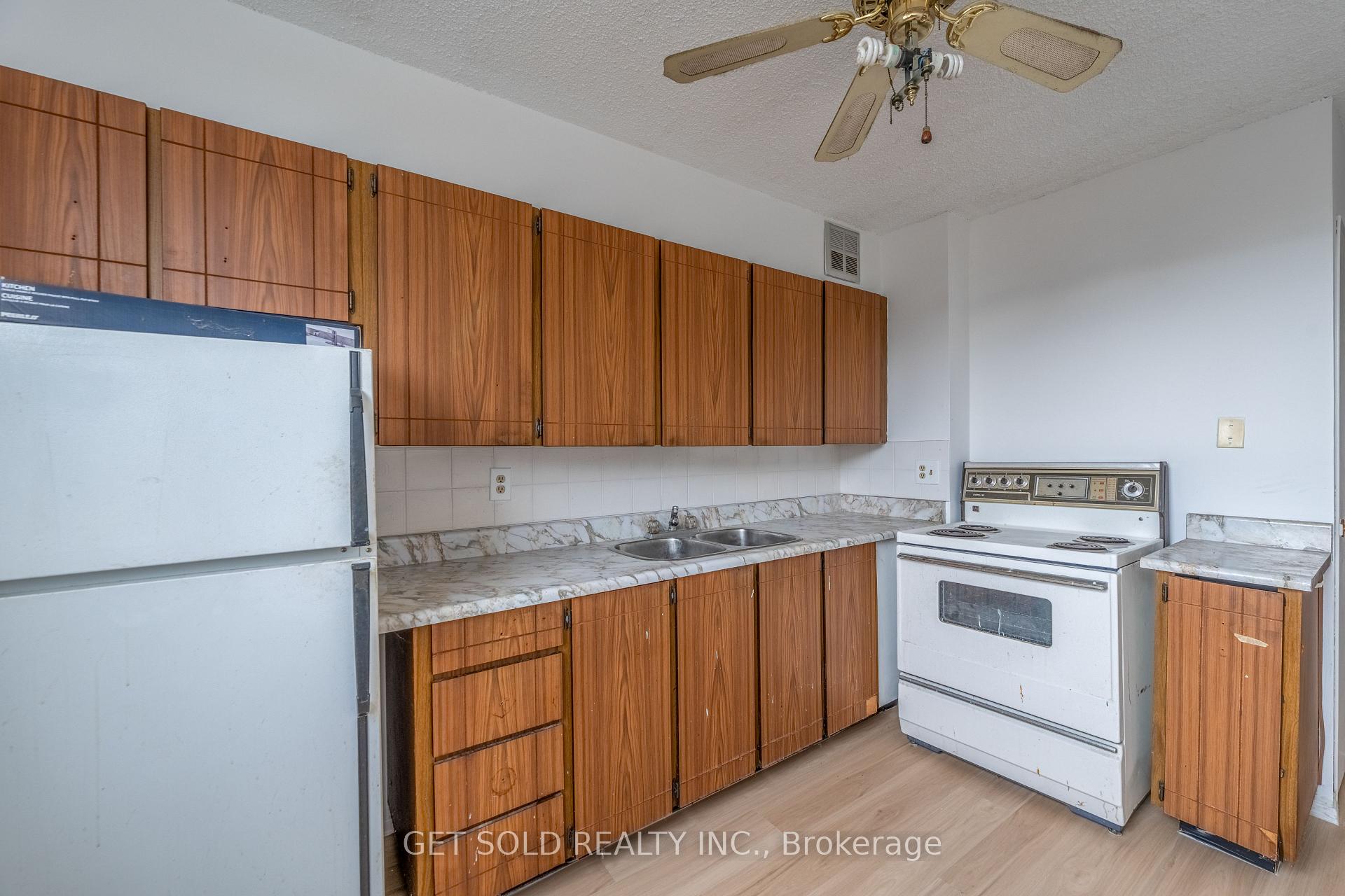 Photo 5 of Unit 405, 700 Dynes Road, Burlington, Roseland — HOMEH
