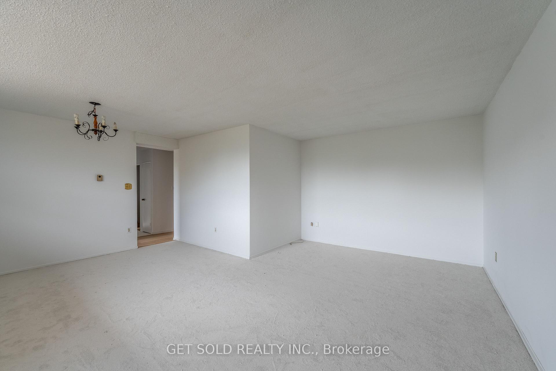 Photo 8 of Unit 405, 700 Dynes Road, Burlington, Roseland — HOMEH