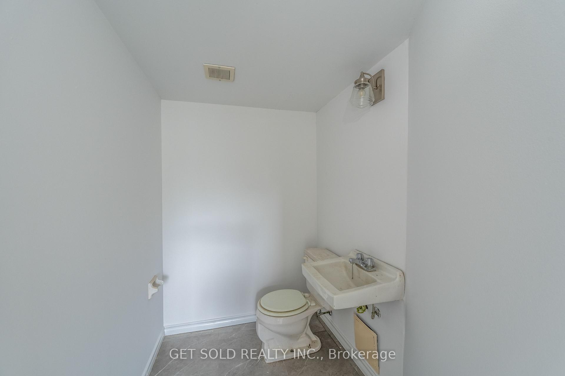 Photo 13 of Unit 405, 700 Dynes Road, Burlington, Roseland — HOMEH