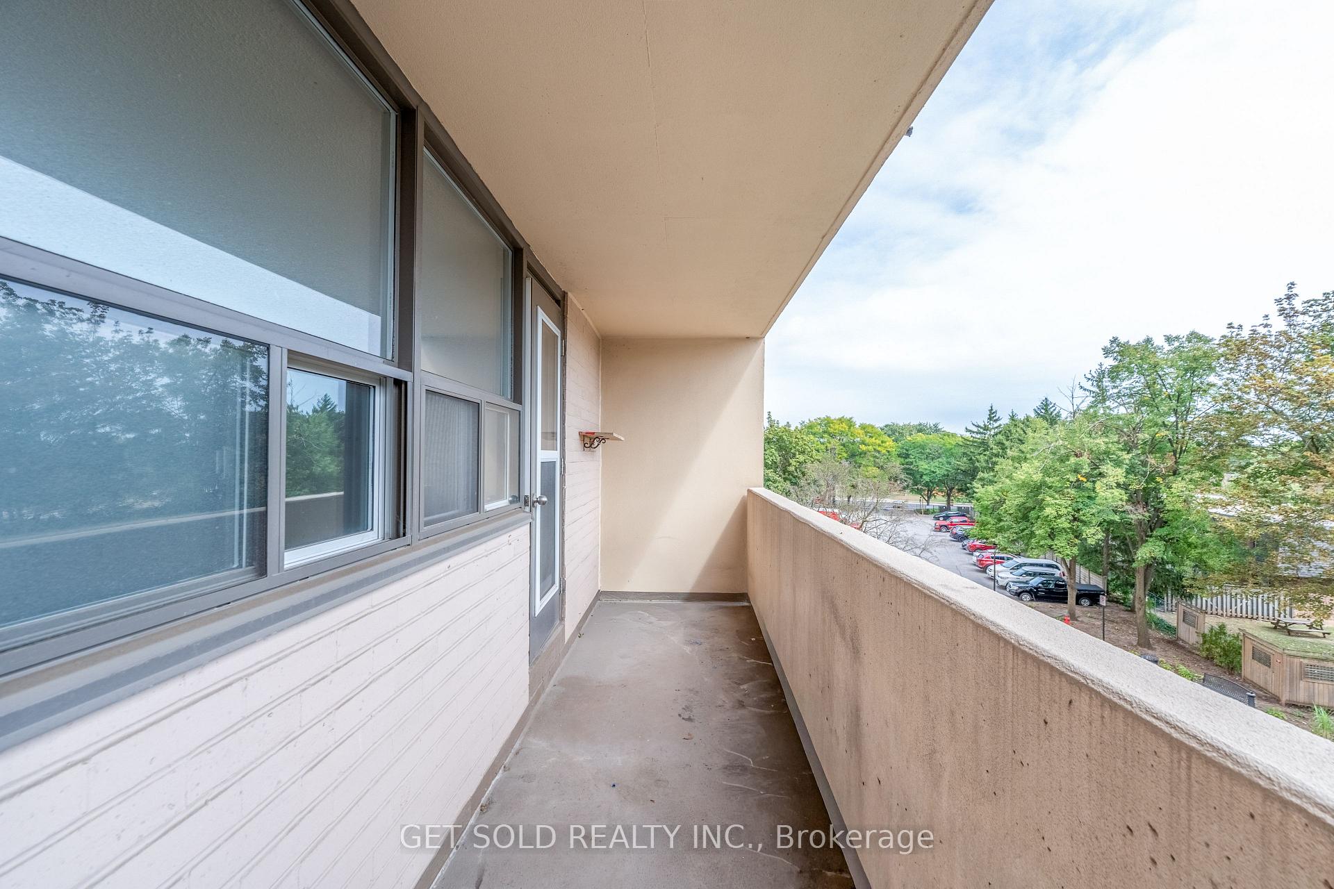 Photo 18 of Unit 405, 700 Dynes Road, Burlington, Roseland — HOMEH