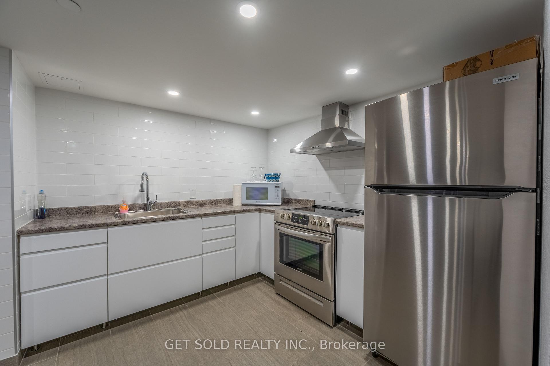 Photo 26 of Unit 405, 700 Dynes Road, Burlington, Roseland — HOMEH