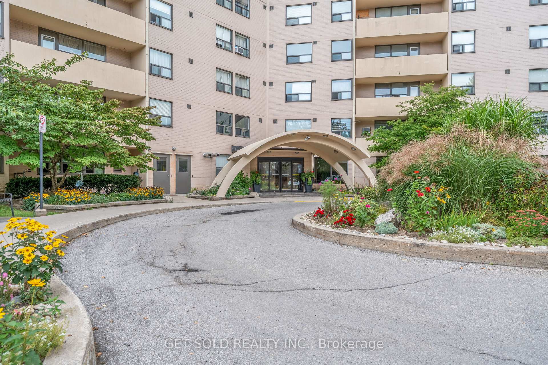 Photo 34 of Unit 405, 700 Dynes Road, Burlington, Roseland — HOMEH