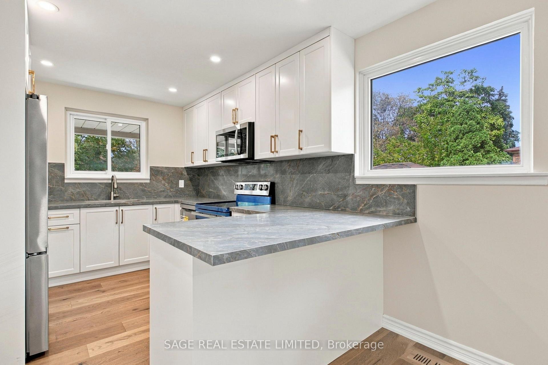 Photo 14 of 62 Ovendon Square, Scarborough, Agincourt North — HOMEH