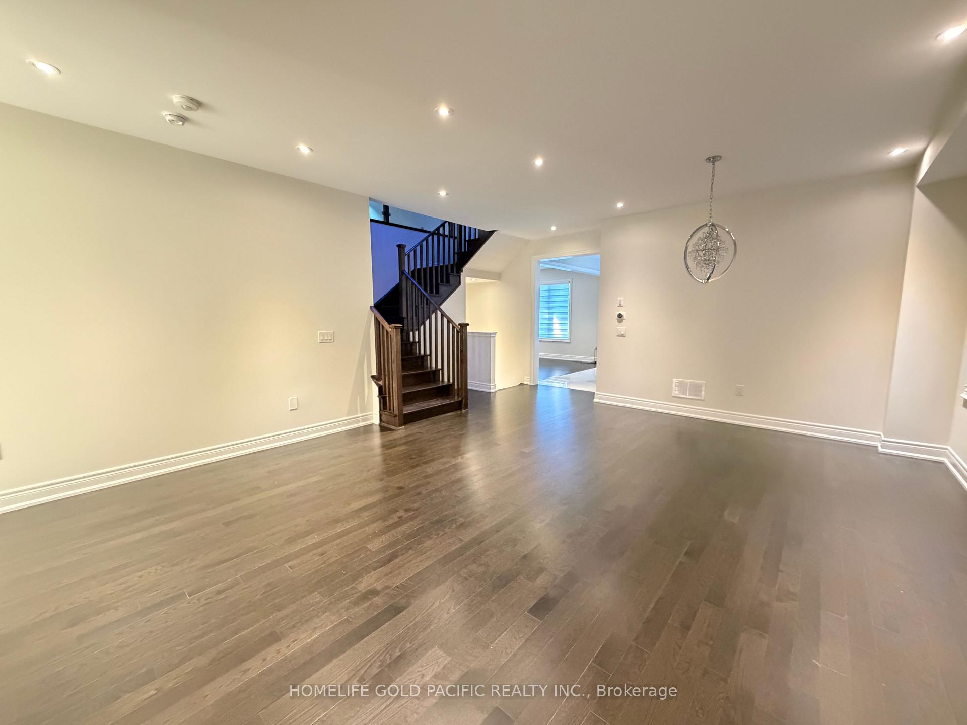 Photo 5 of 46 Haskins Crescent, Georgina, Keswick South — HOMEH
